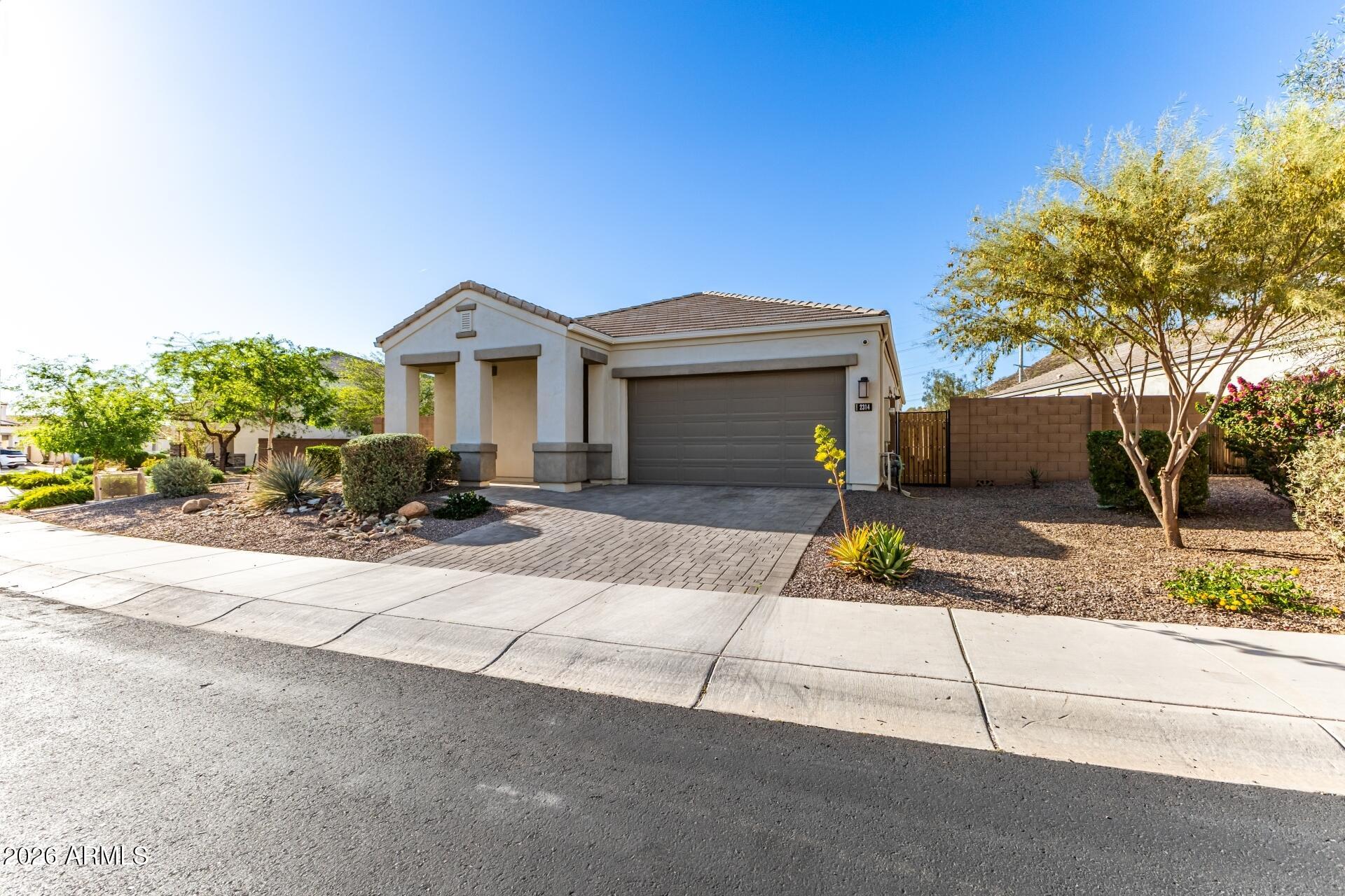 2314 E QUESTA Drive