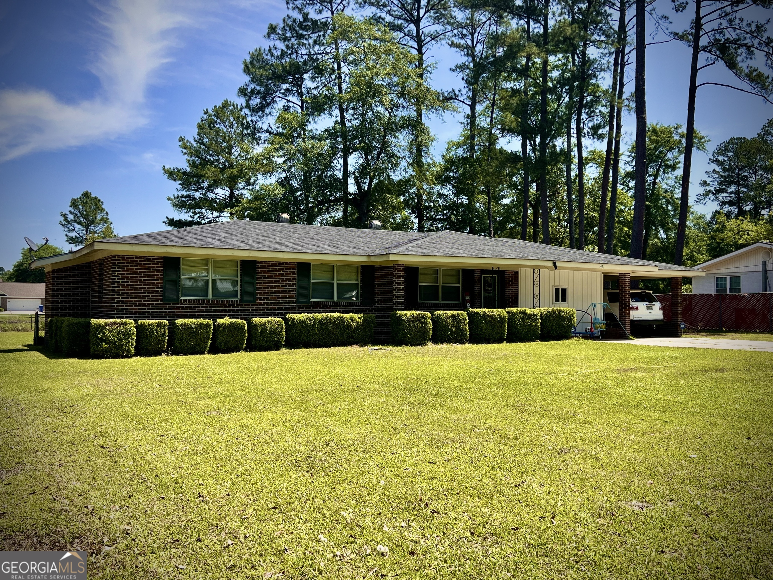 1421 Peach Street