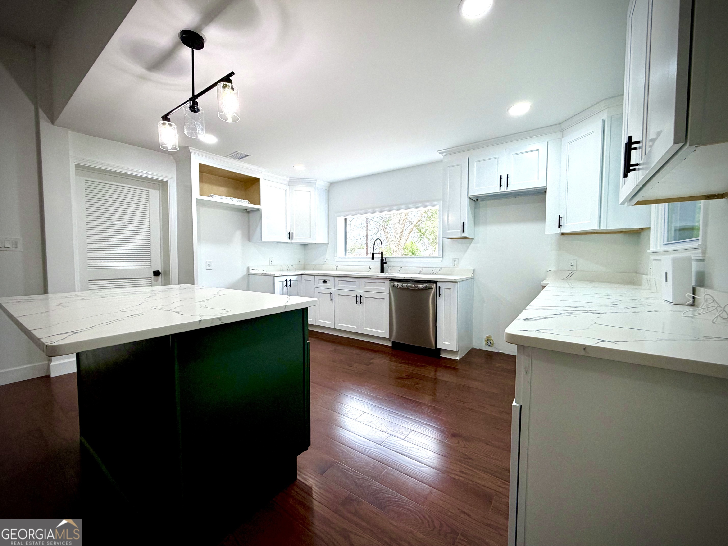 106 N Line Street