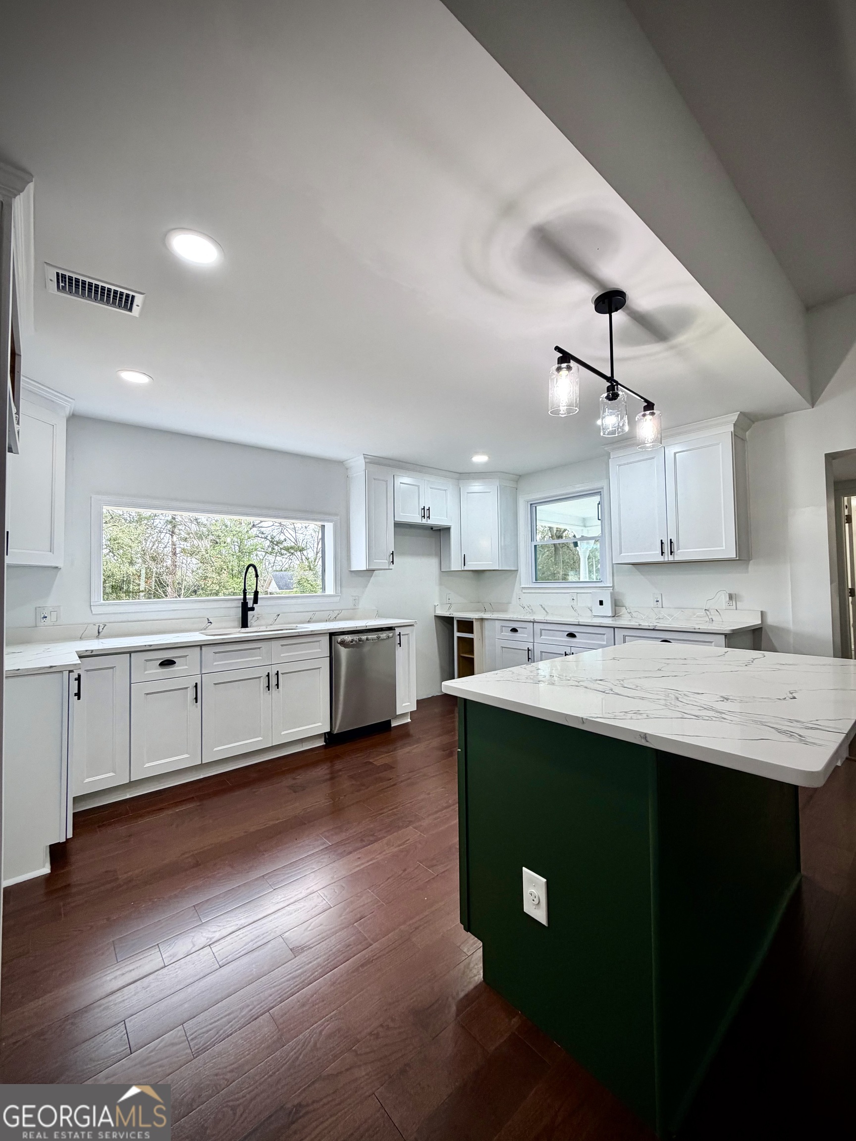 106 N Line Street