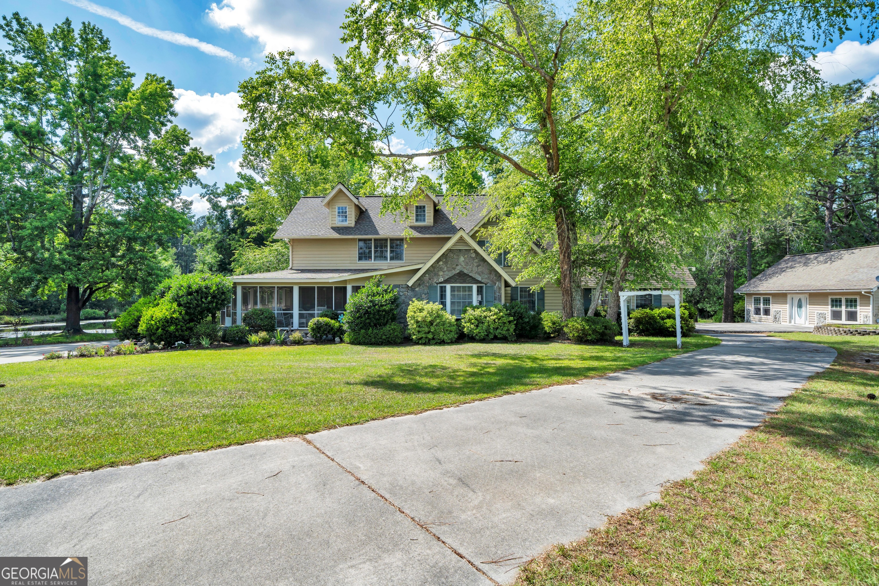 87 Georgia Avenue