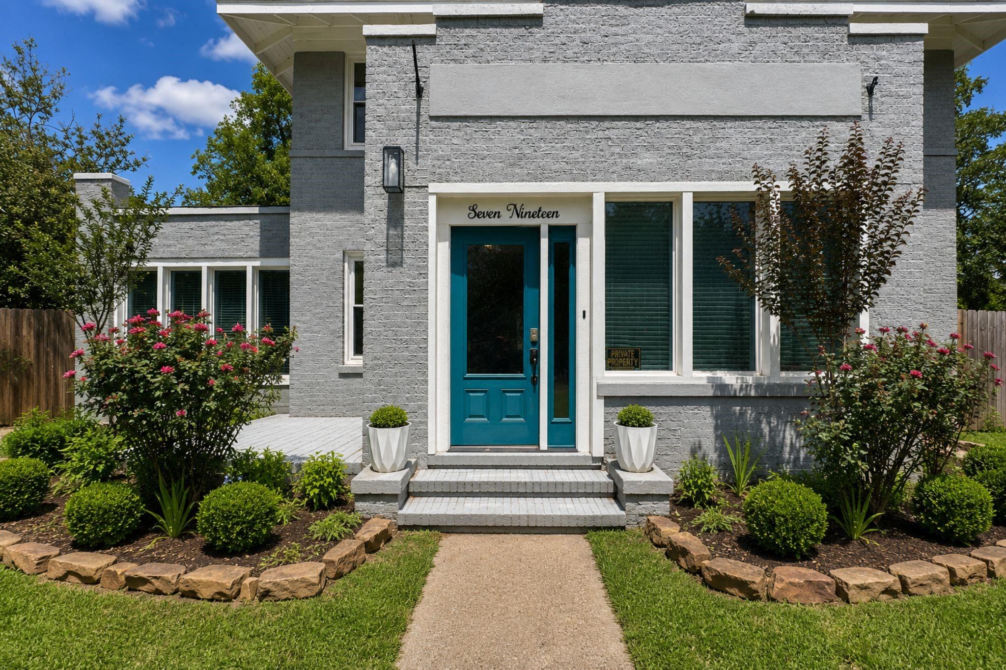 719 N Resident Street
