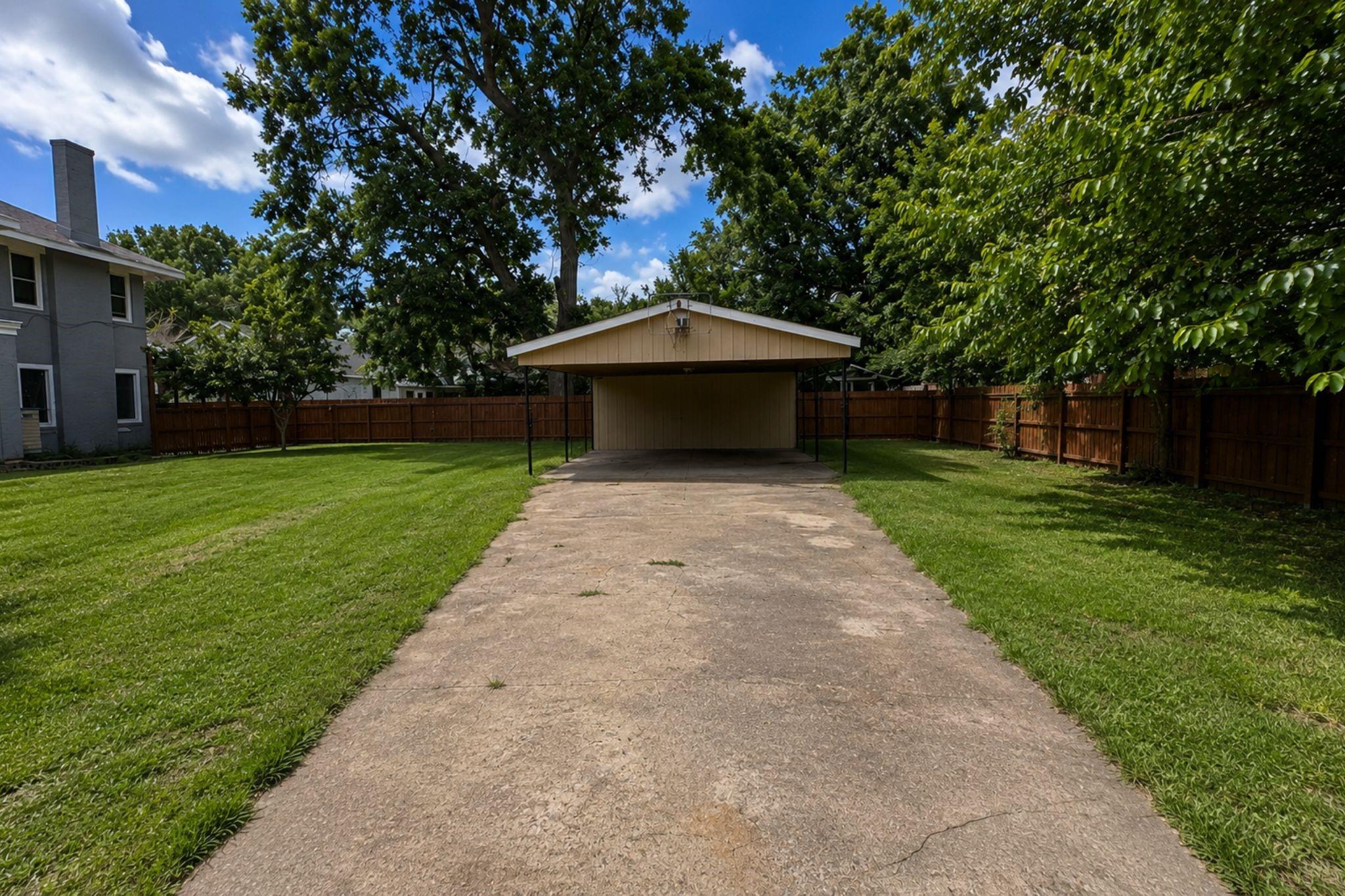 719 N Resident Street