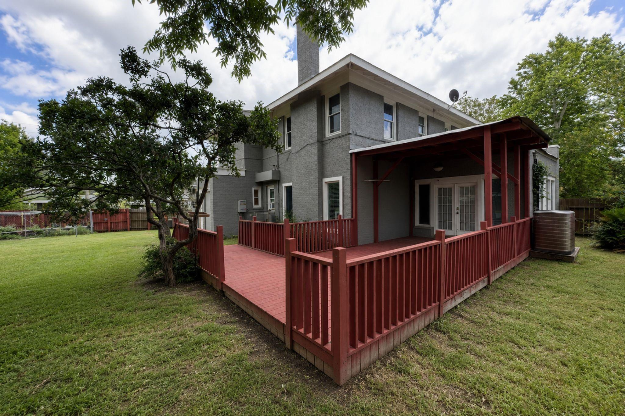 719 N Resident Street