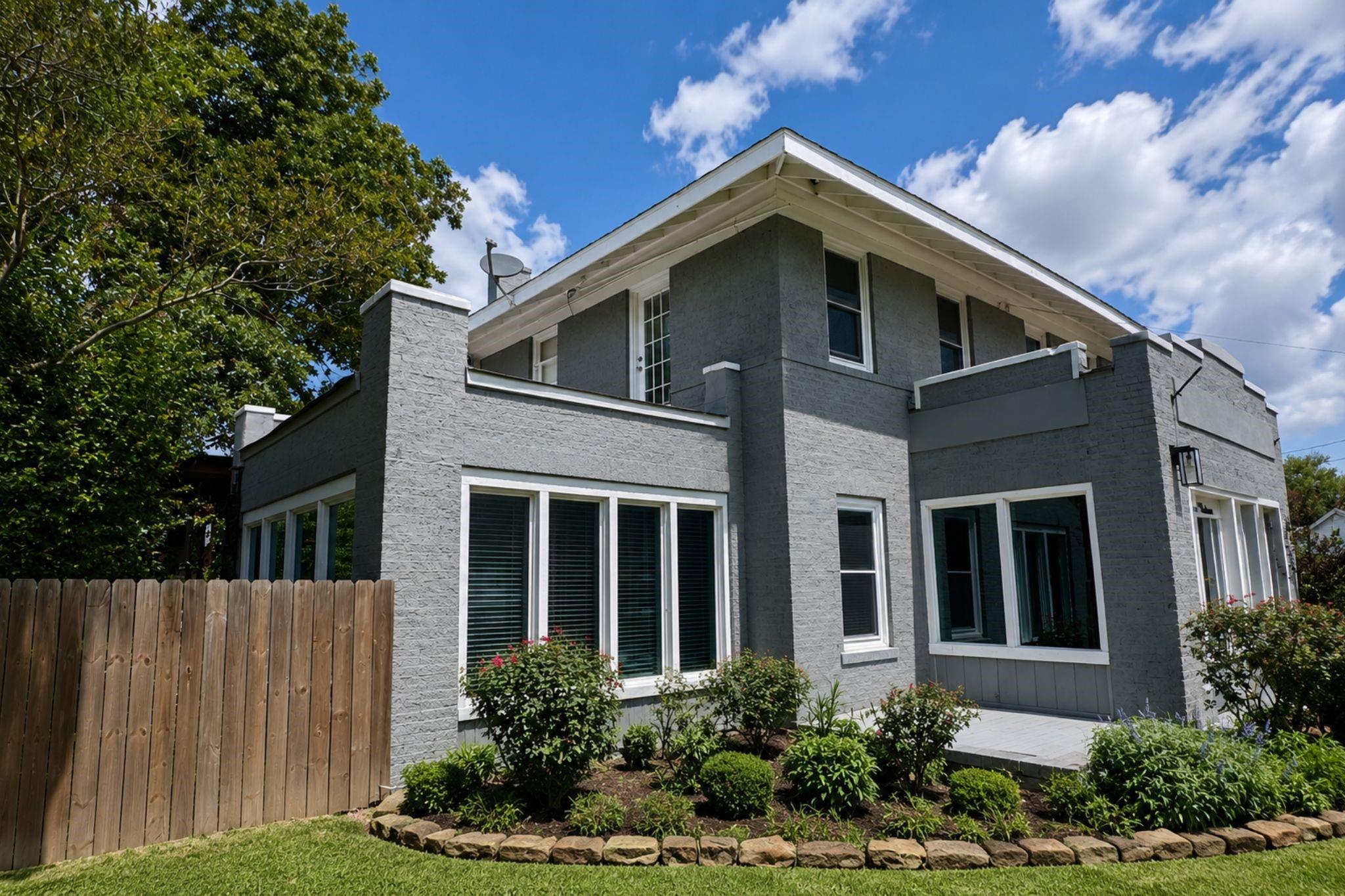 719 N Resident Street