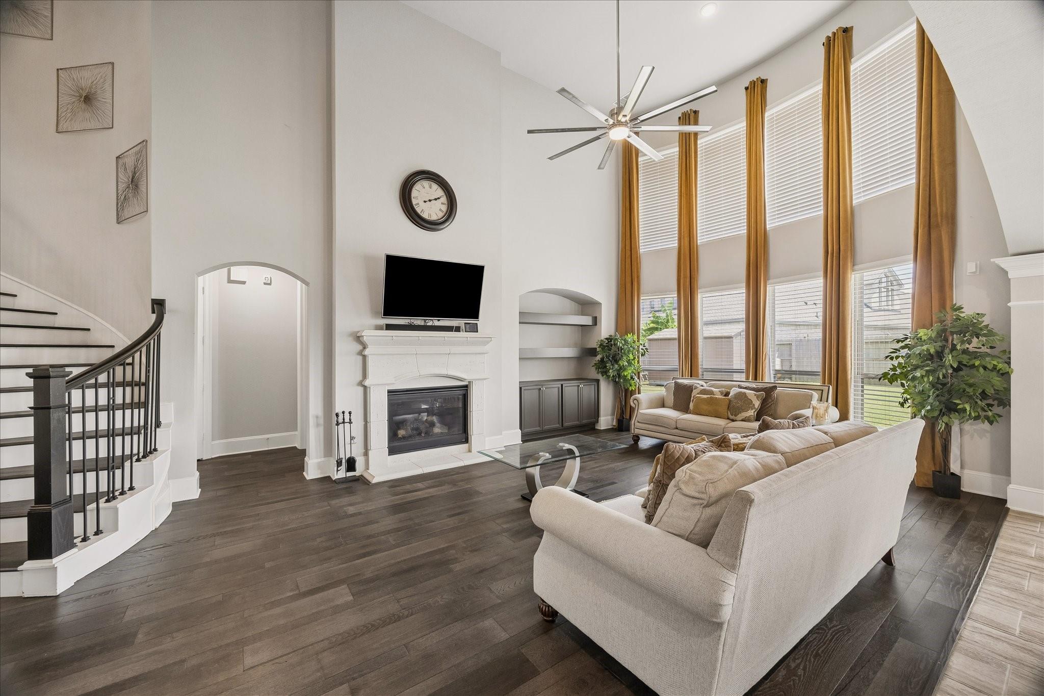 1907 Sapphire Pines Lane