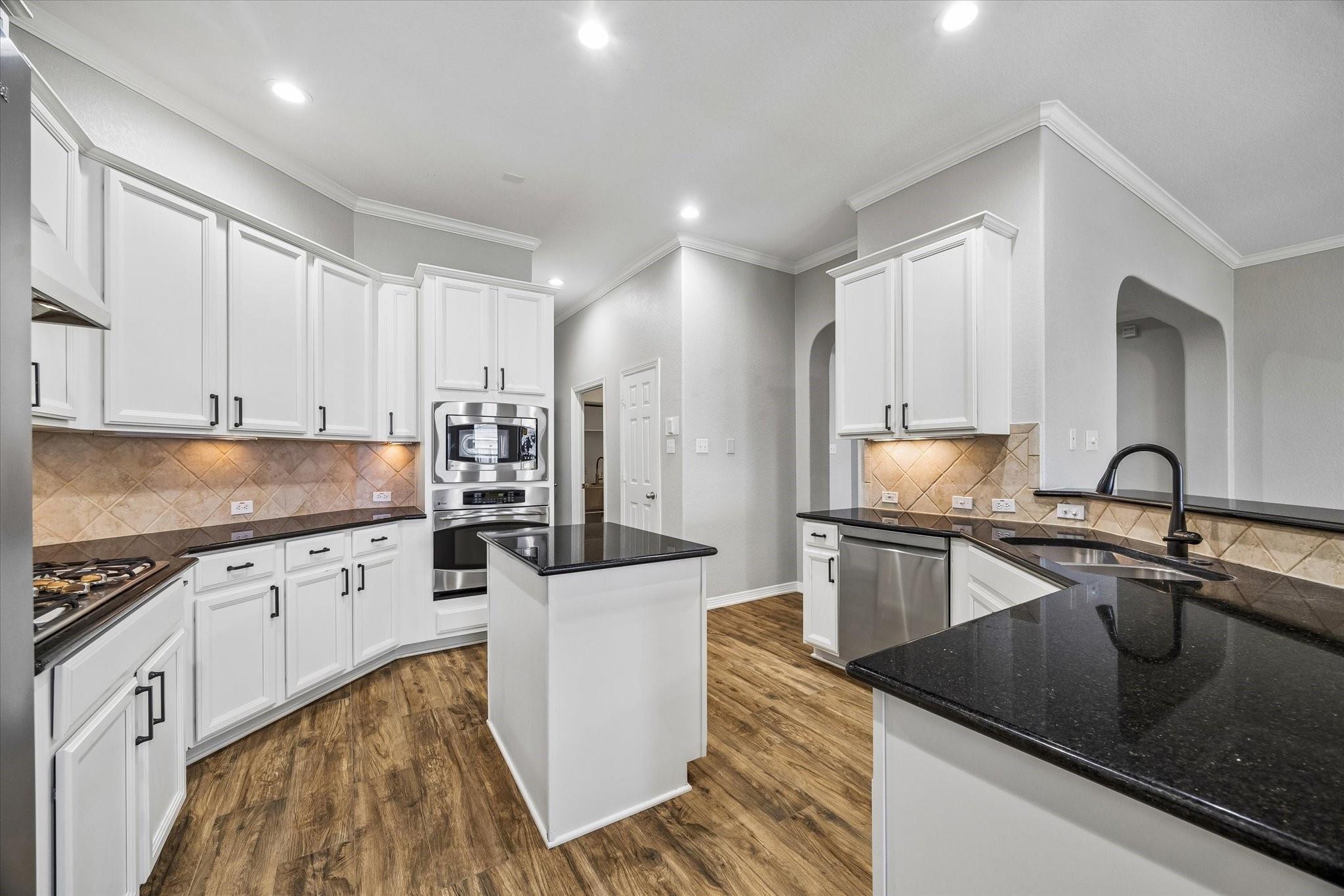 7715 Bayou Green Lane