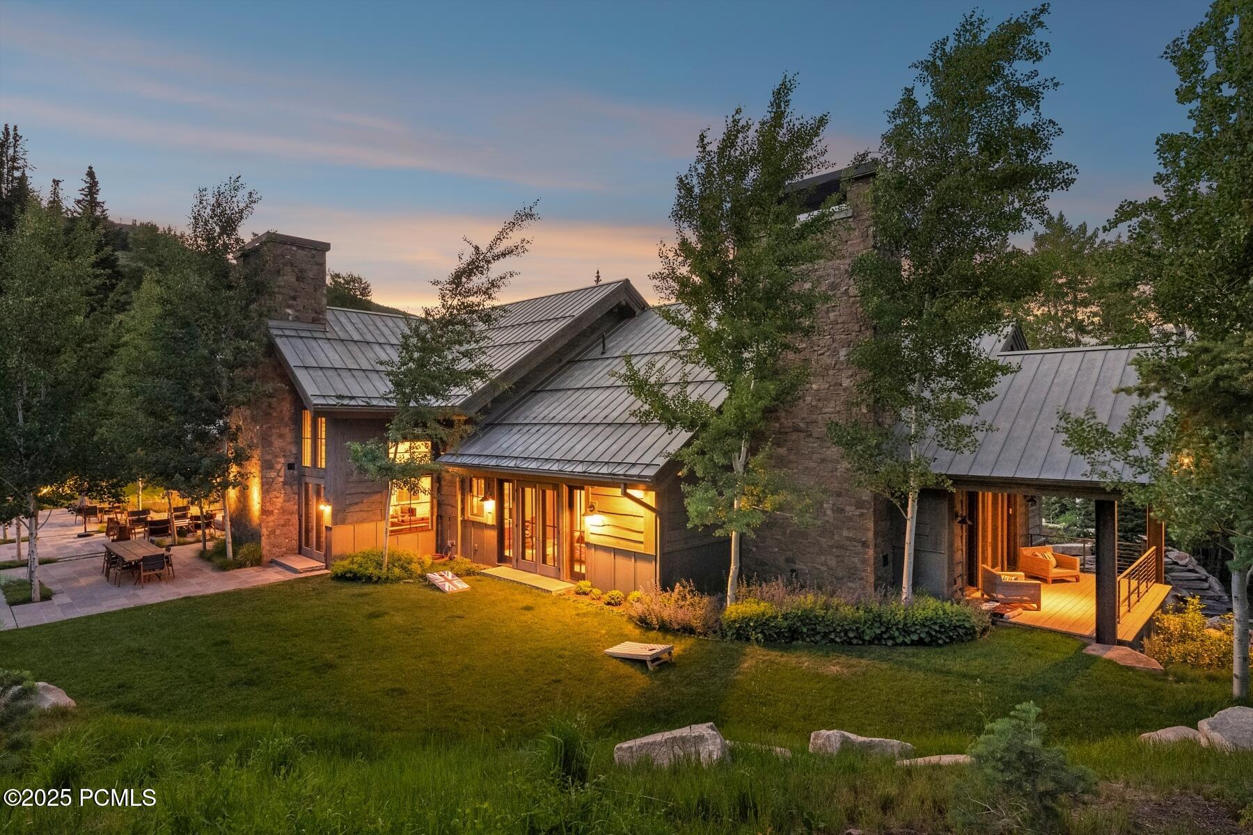 2505 W White Pine Lane