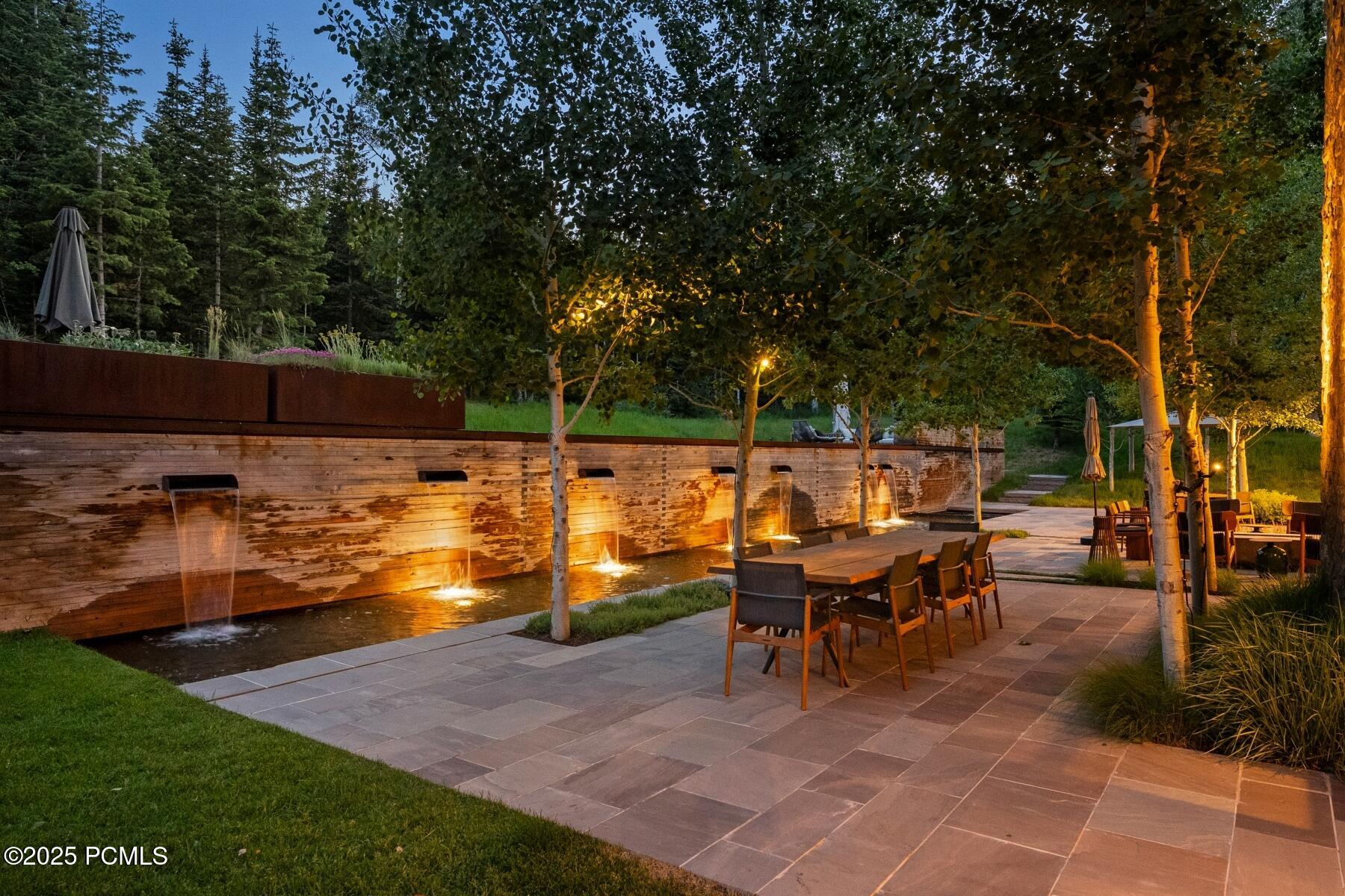 2505 W White Pine Lane