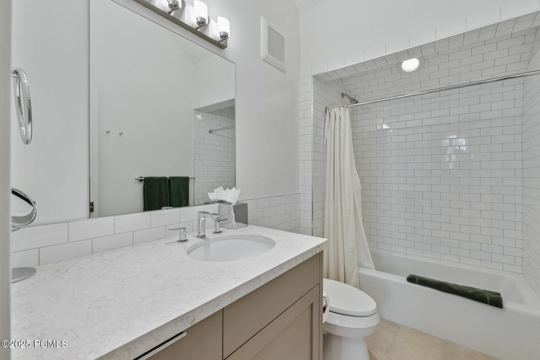 2505 W White Pine Lane