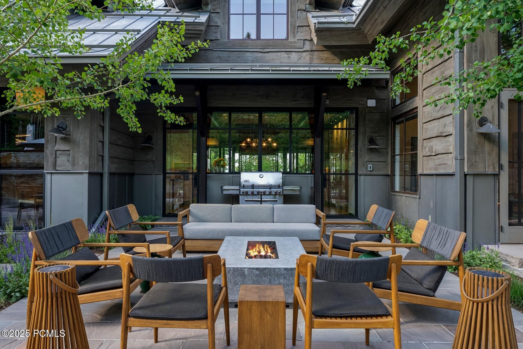 2505 W White Pine Lane