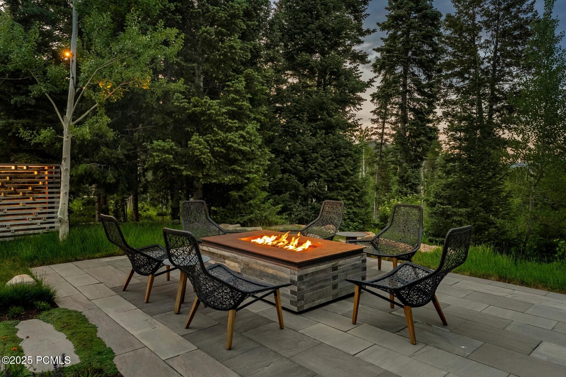 2505 W White Pine Lane