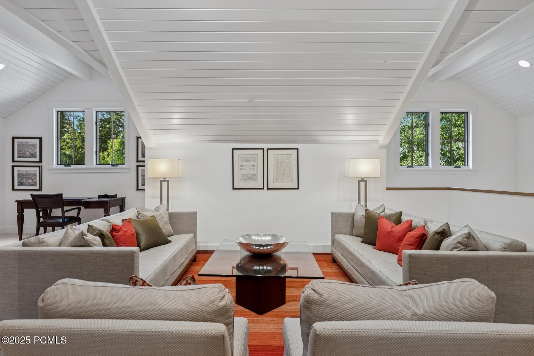 2505 W White Pine Lane