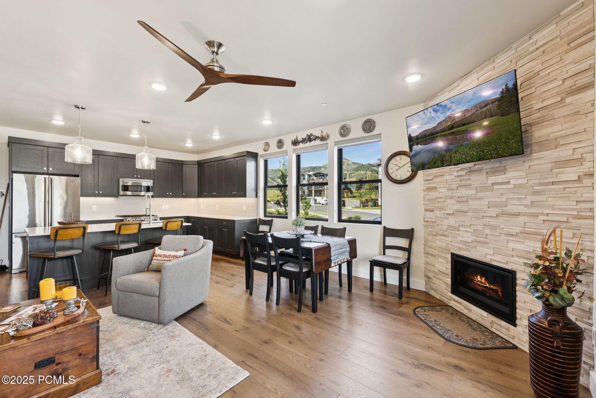 1121 W Helling Circle, 101