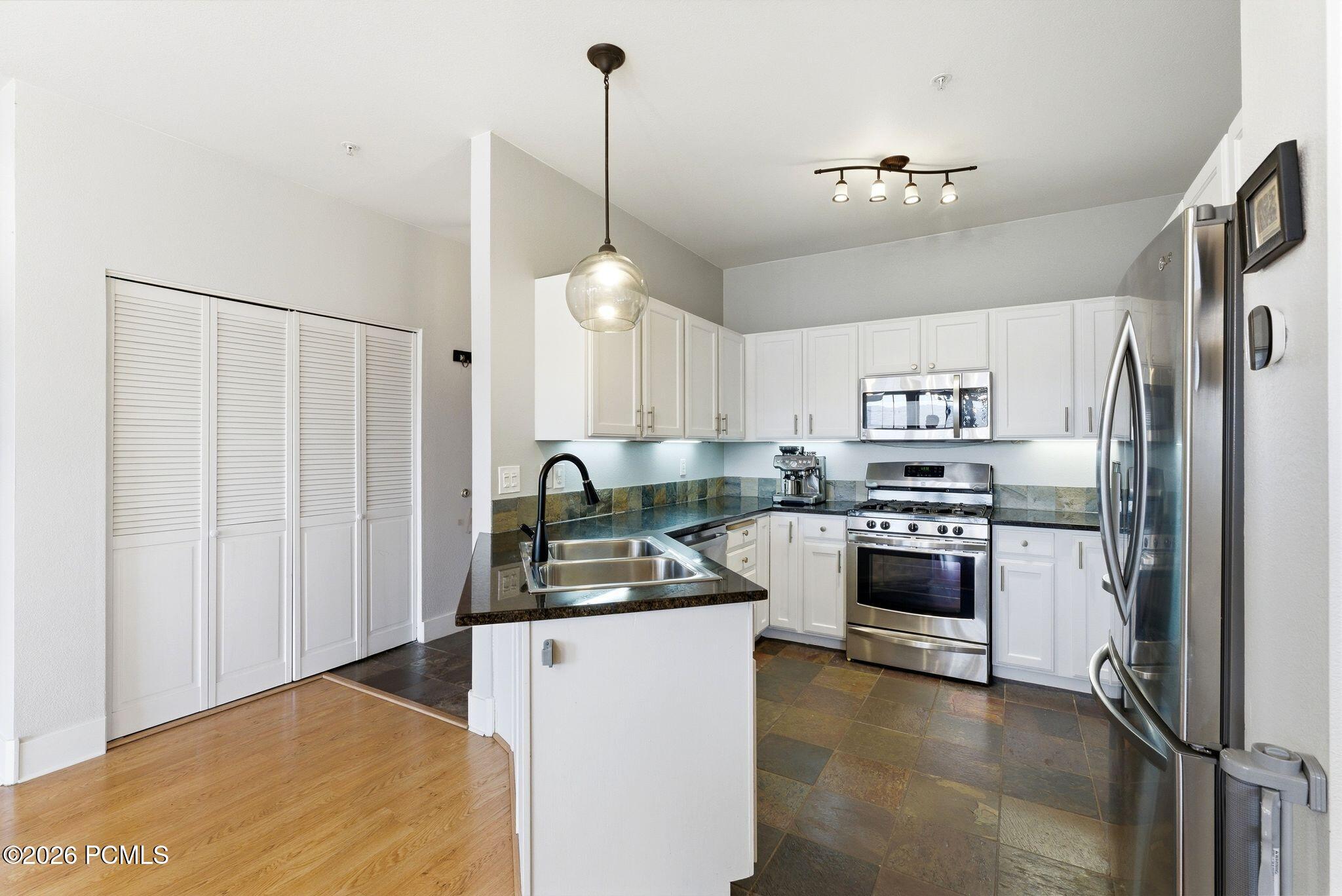 8231 Meadowview Court K12