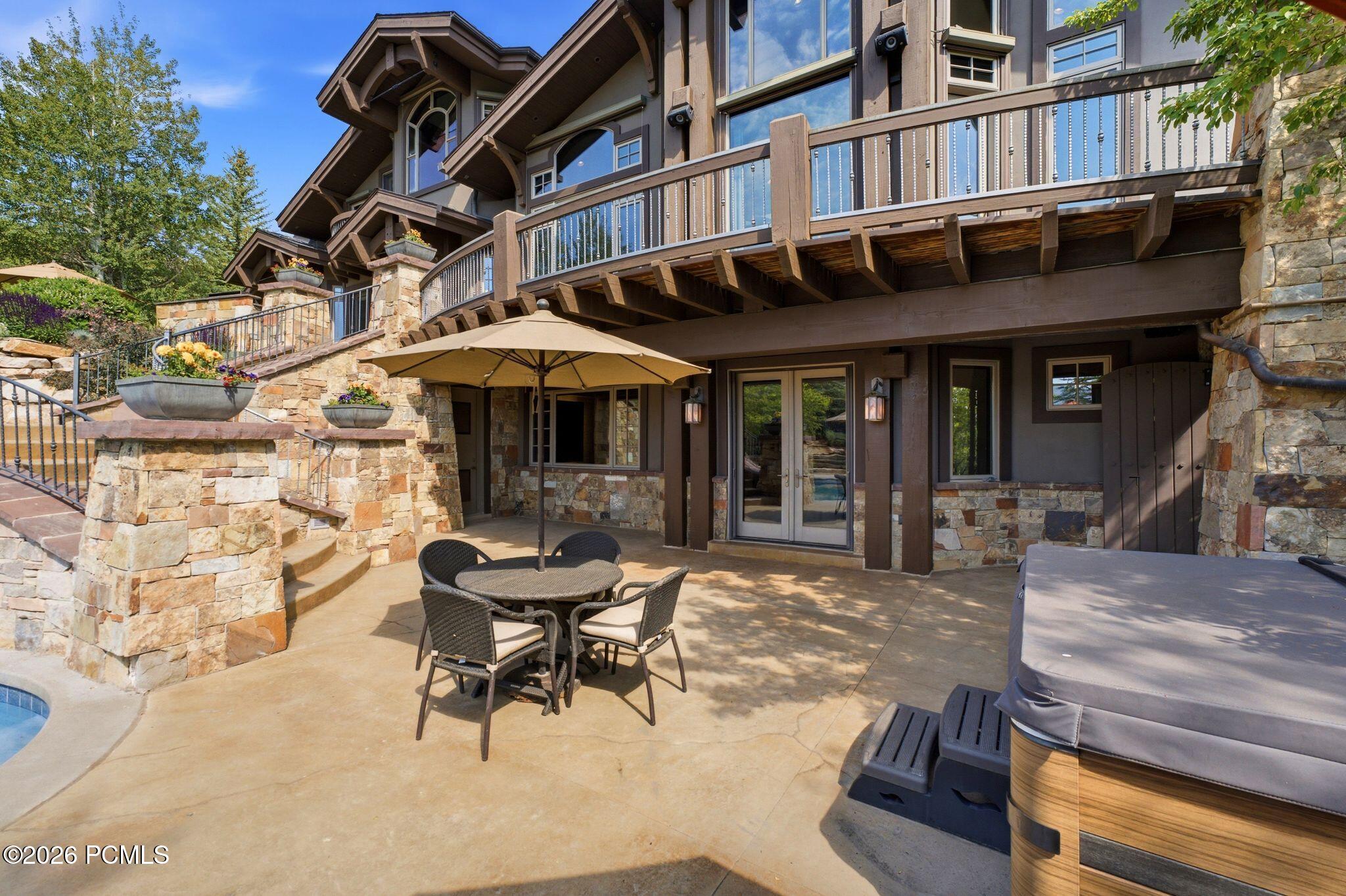 35 Sandstone Cove