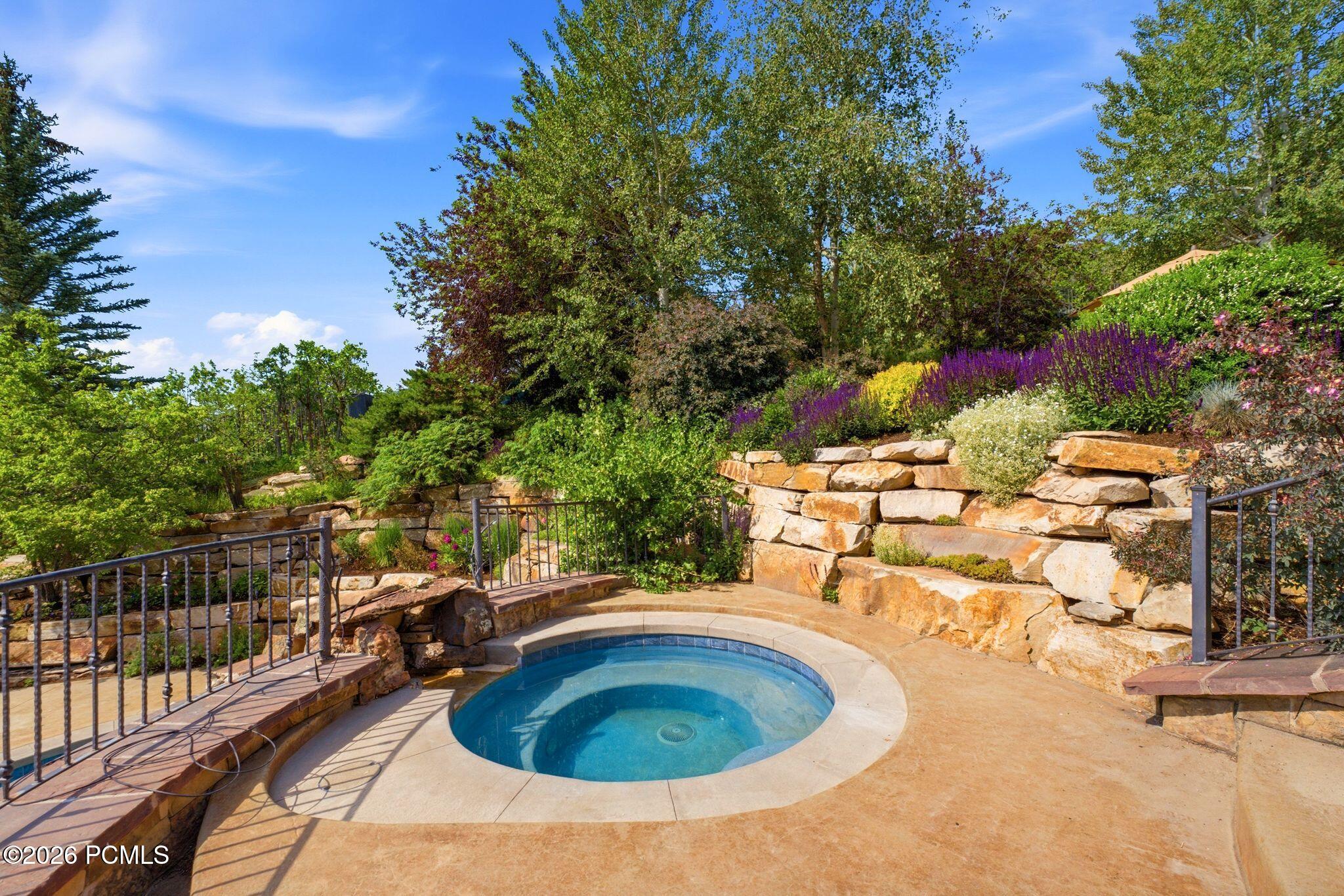 35 Sandstone Cove