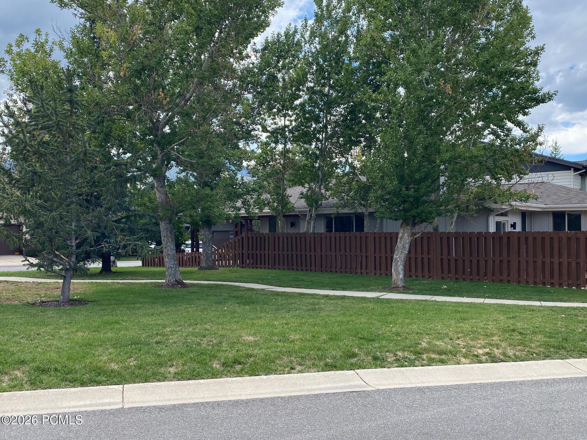 1032 Lincoln Lane