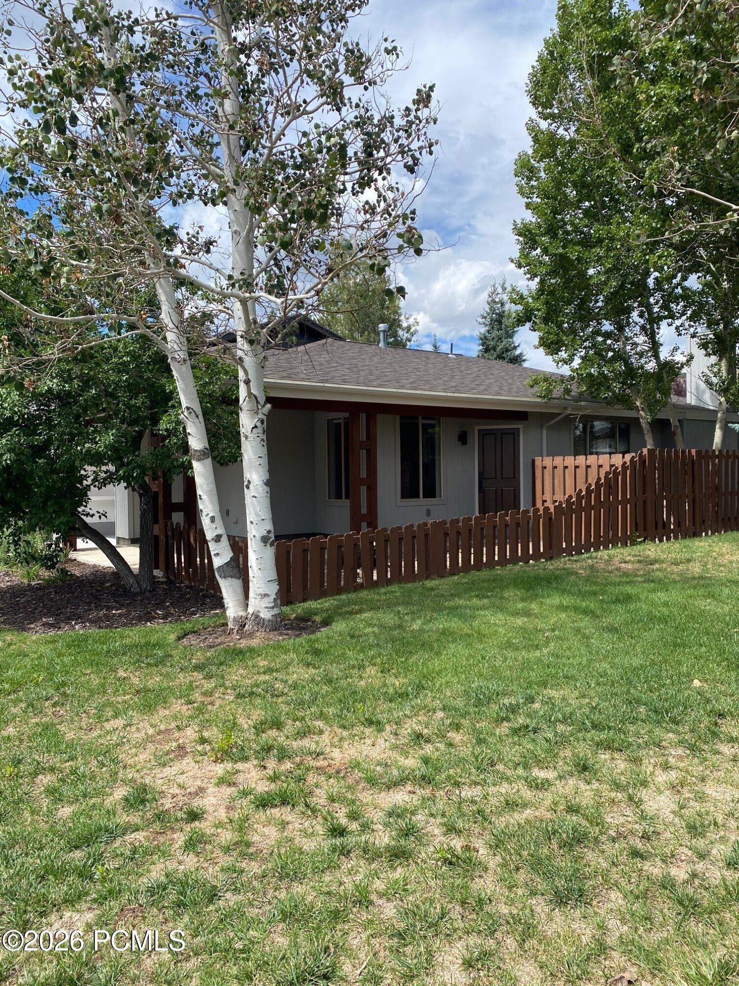 1032 Lincoln Lane