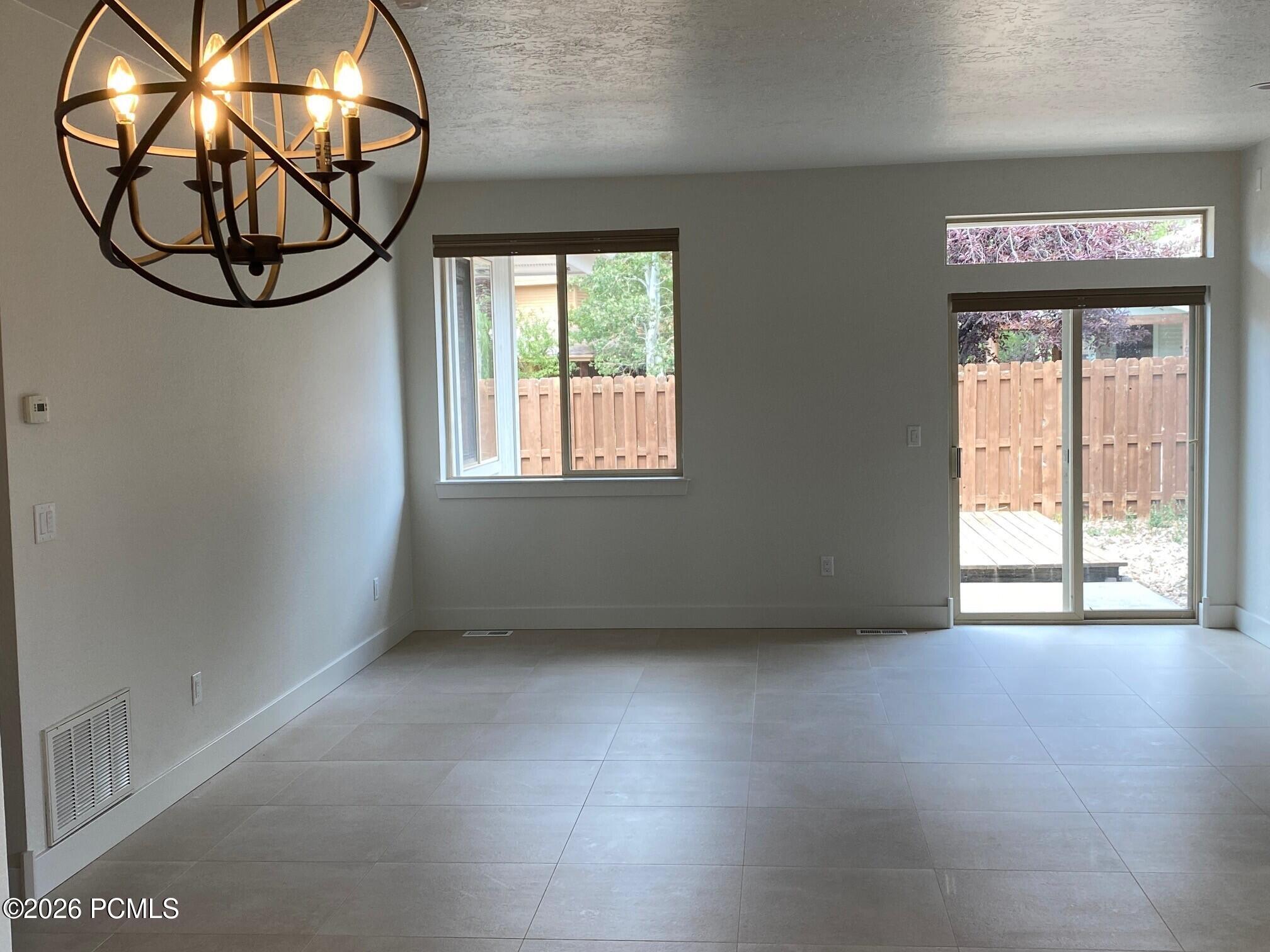 1032 Lincoln Lane