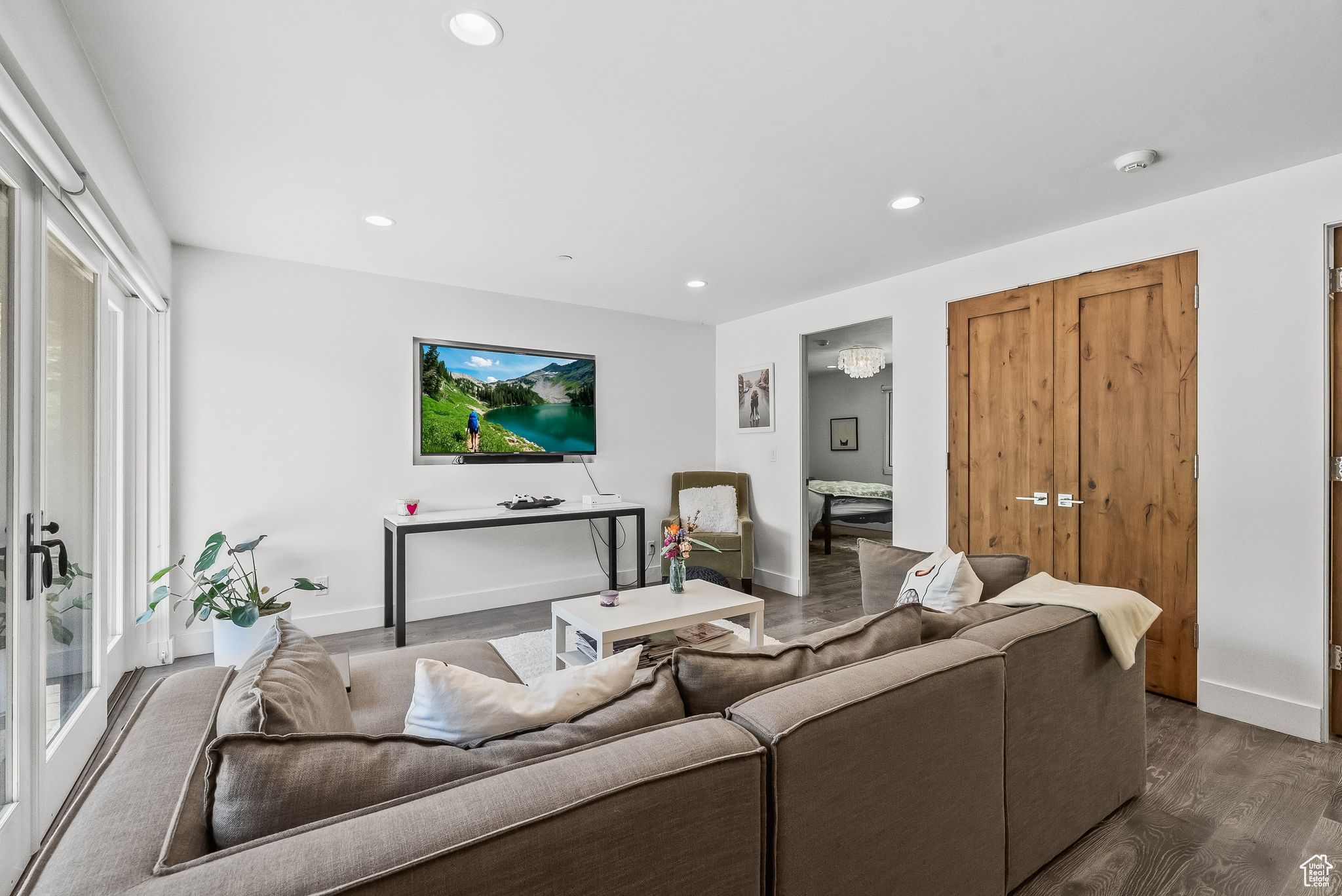 4971 NORTH 400