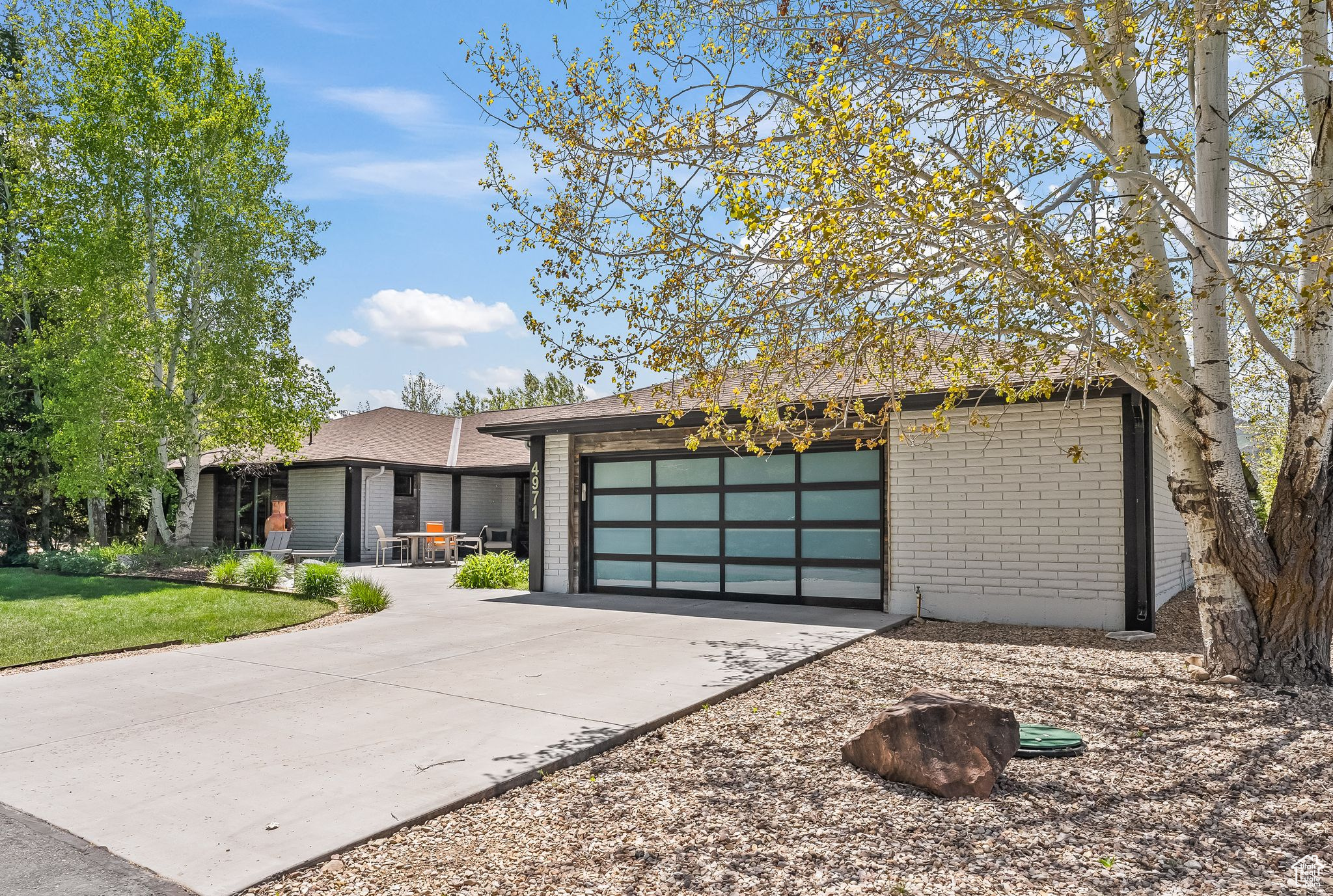 4971 NORTH 400