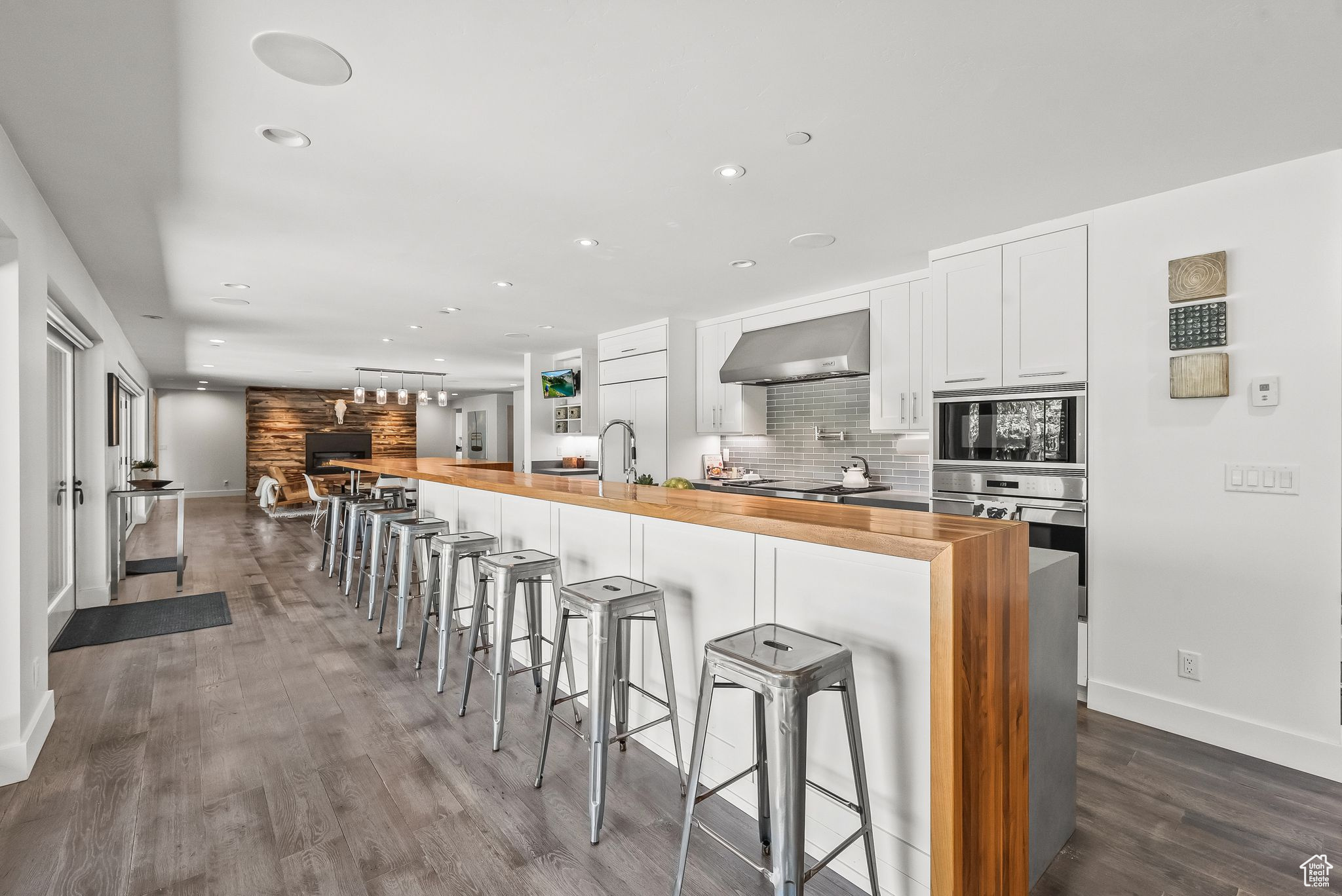 4971 NORTH 400