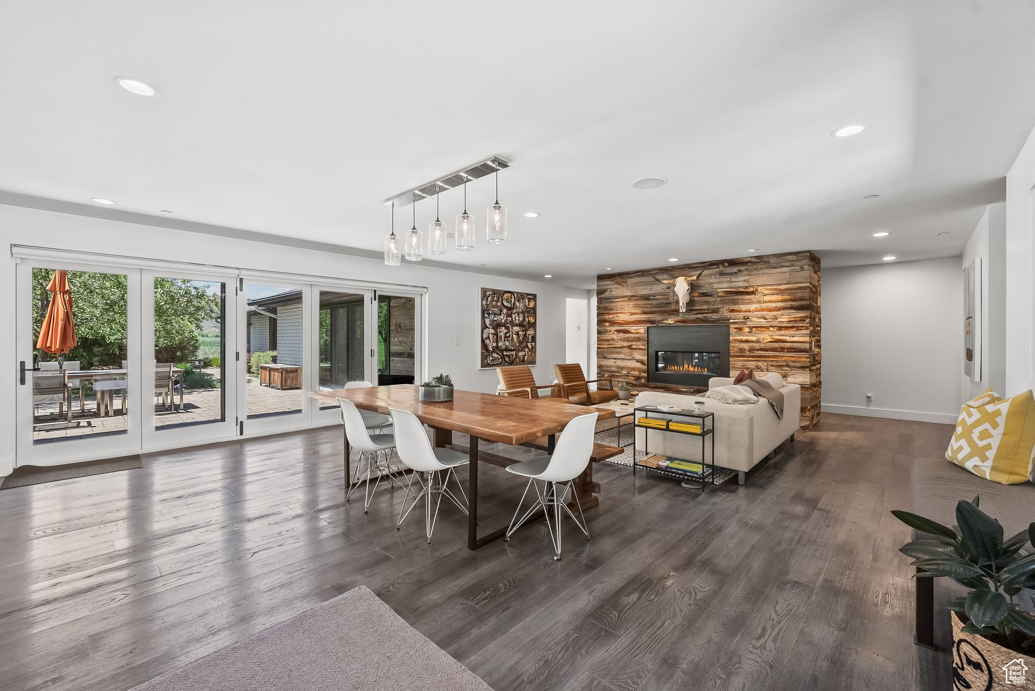 4971 NORTH 400