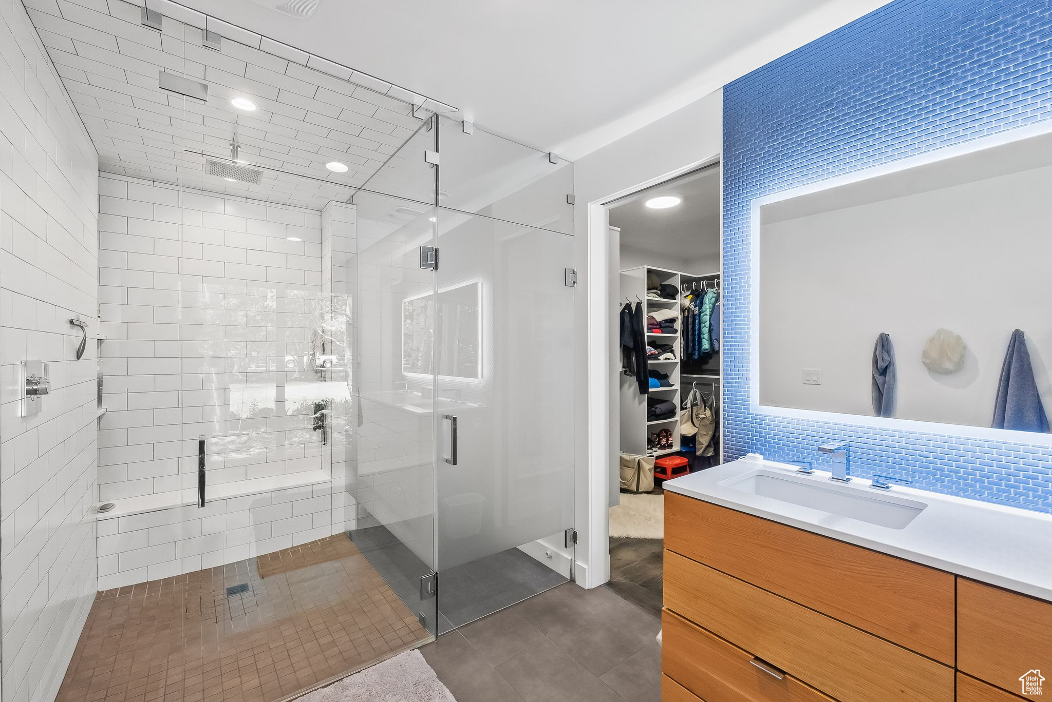 4971 NORTH 400