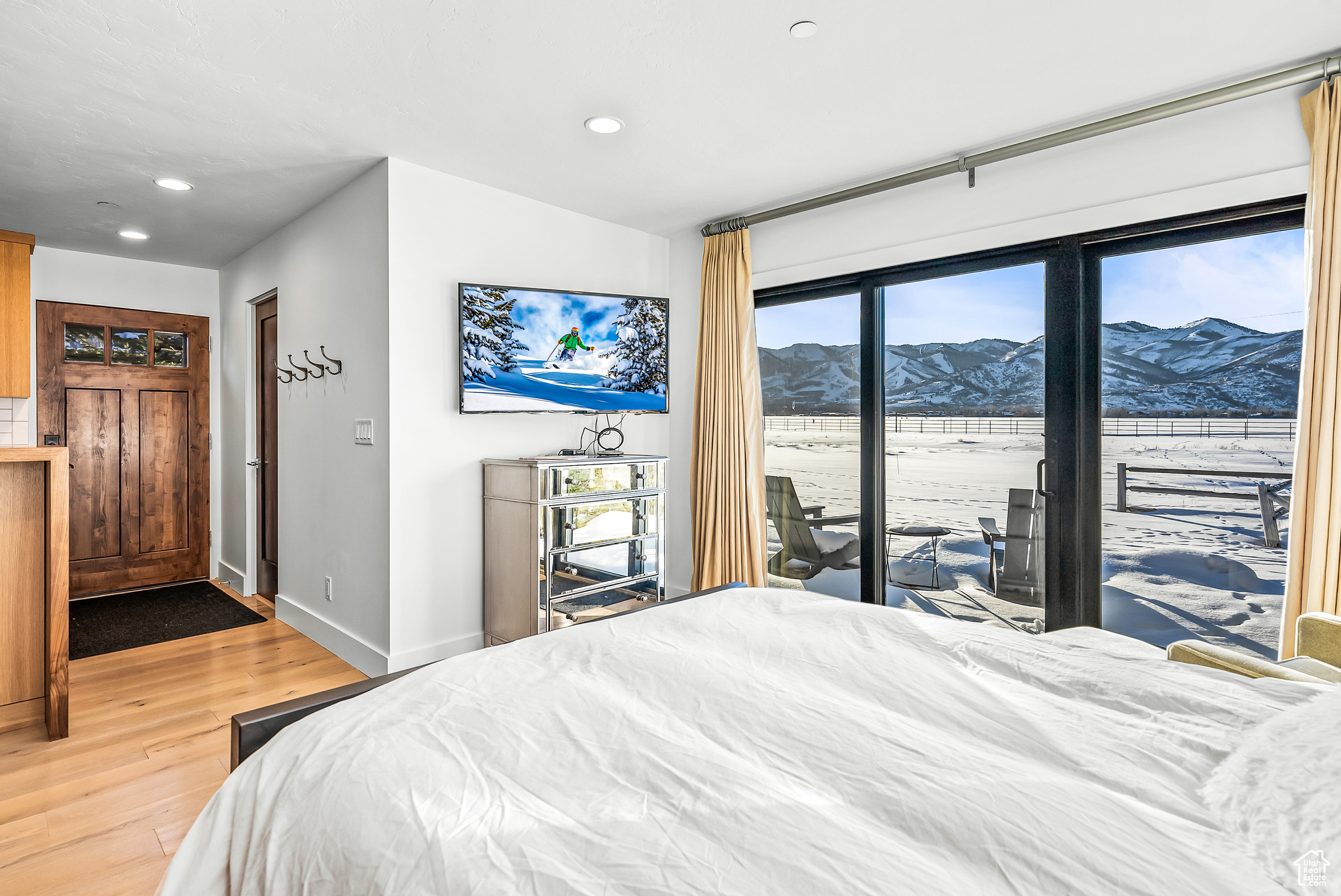 4971 NORTH 400