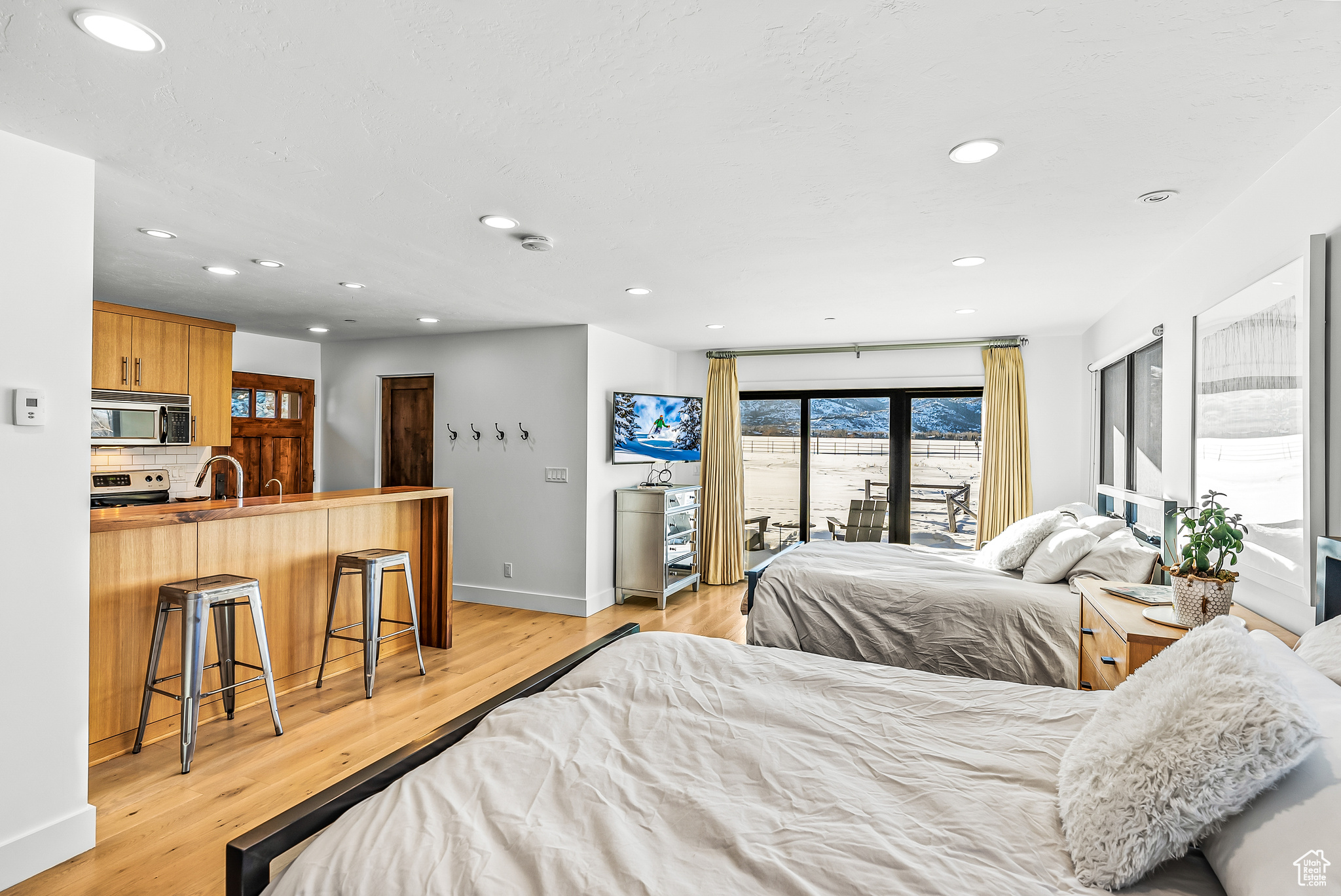 4971 NORTH 400