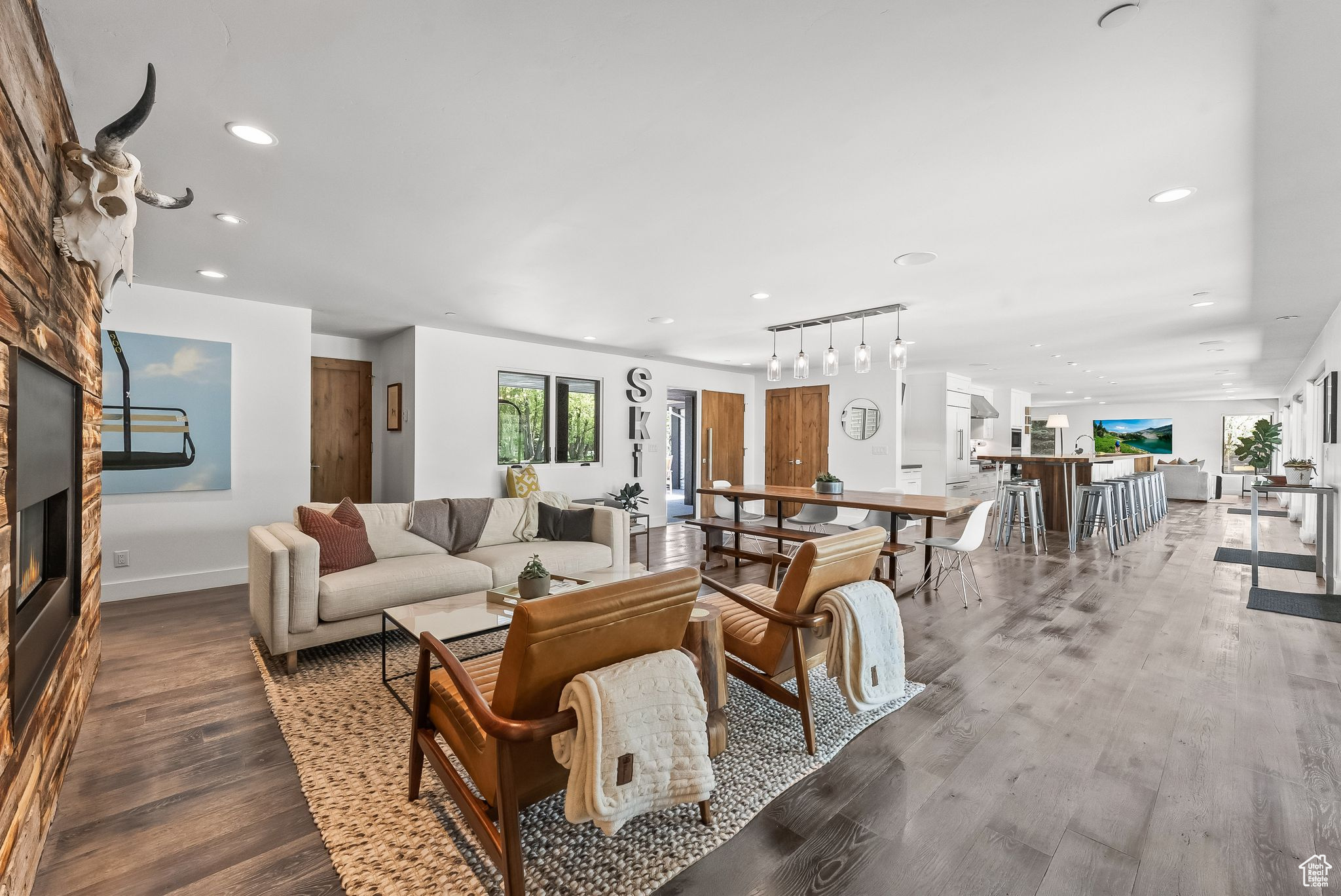 4971 NORTH 400