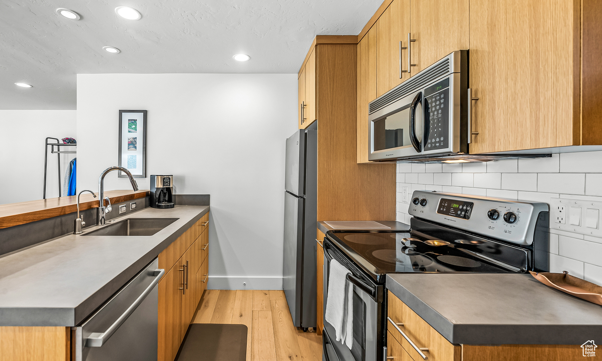 4971 NORTH 400