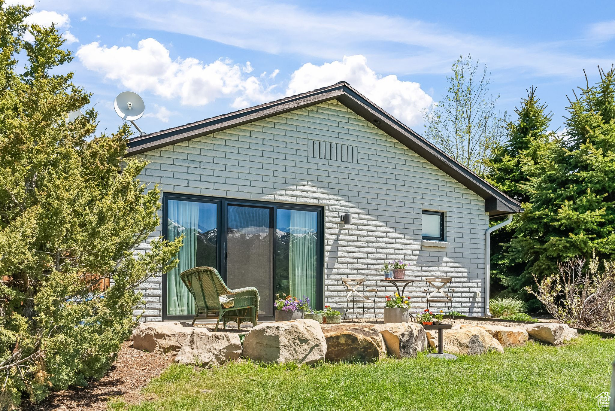 4971 NORTH 400
