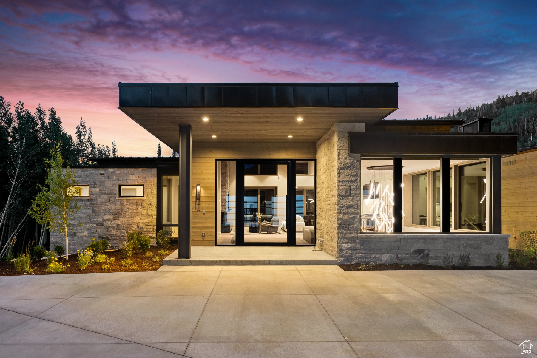 323 WHITE PINE CANYON RD