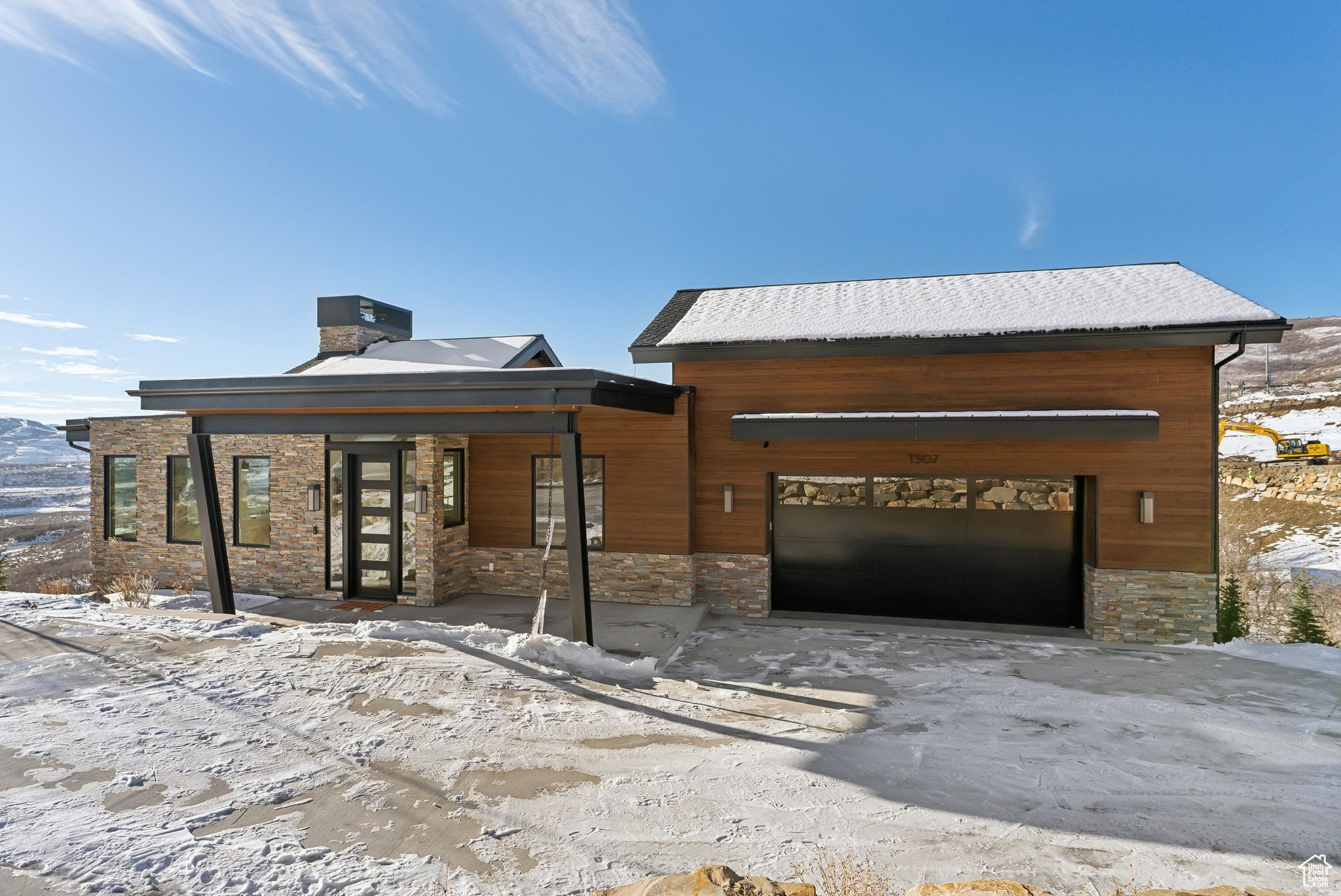1307 W SKYRIDGE DR