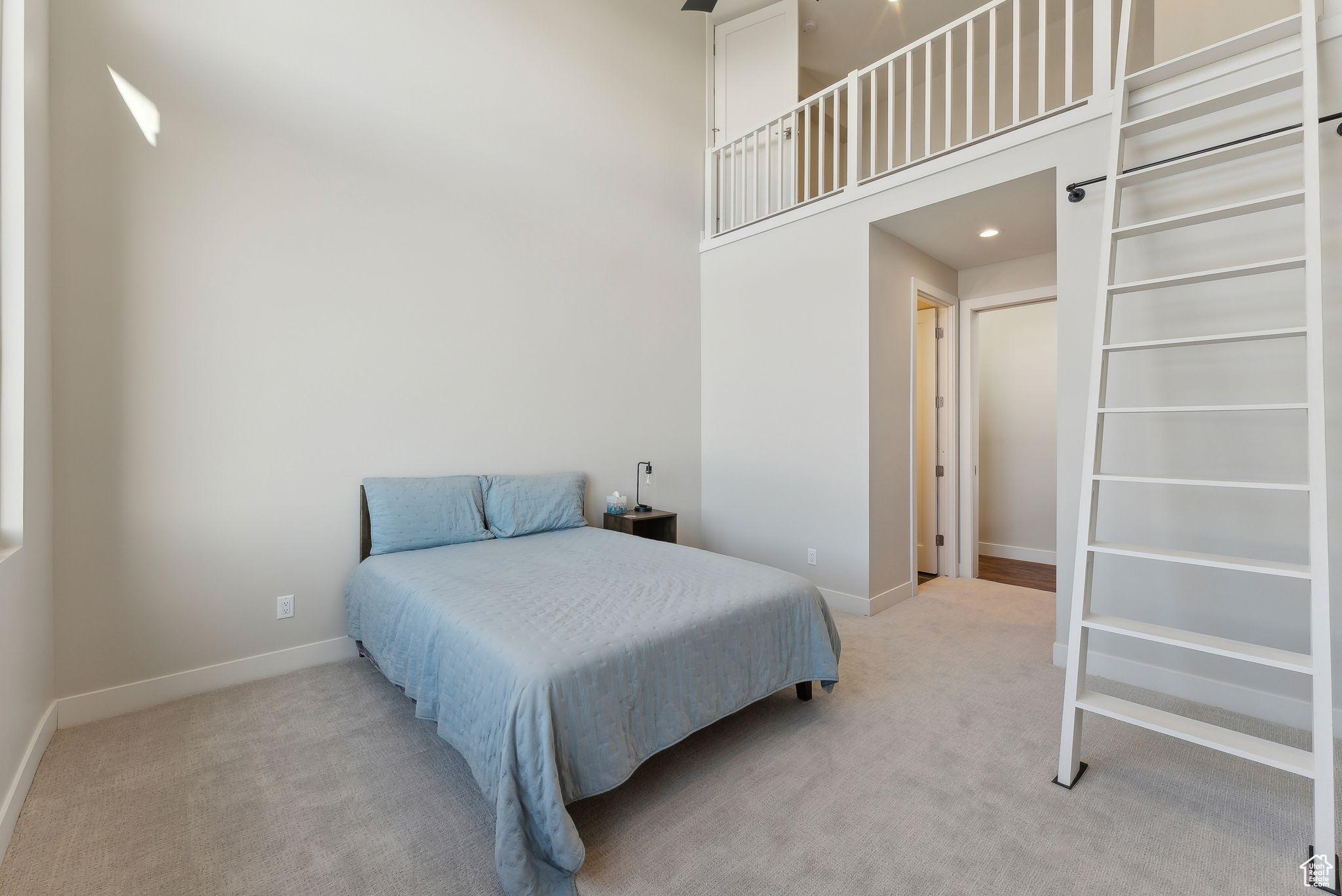 1307 W SKYRIDGE DR