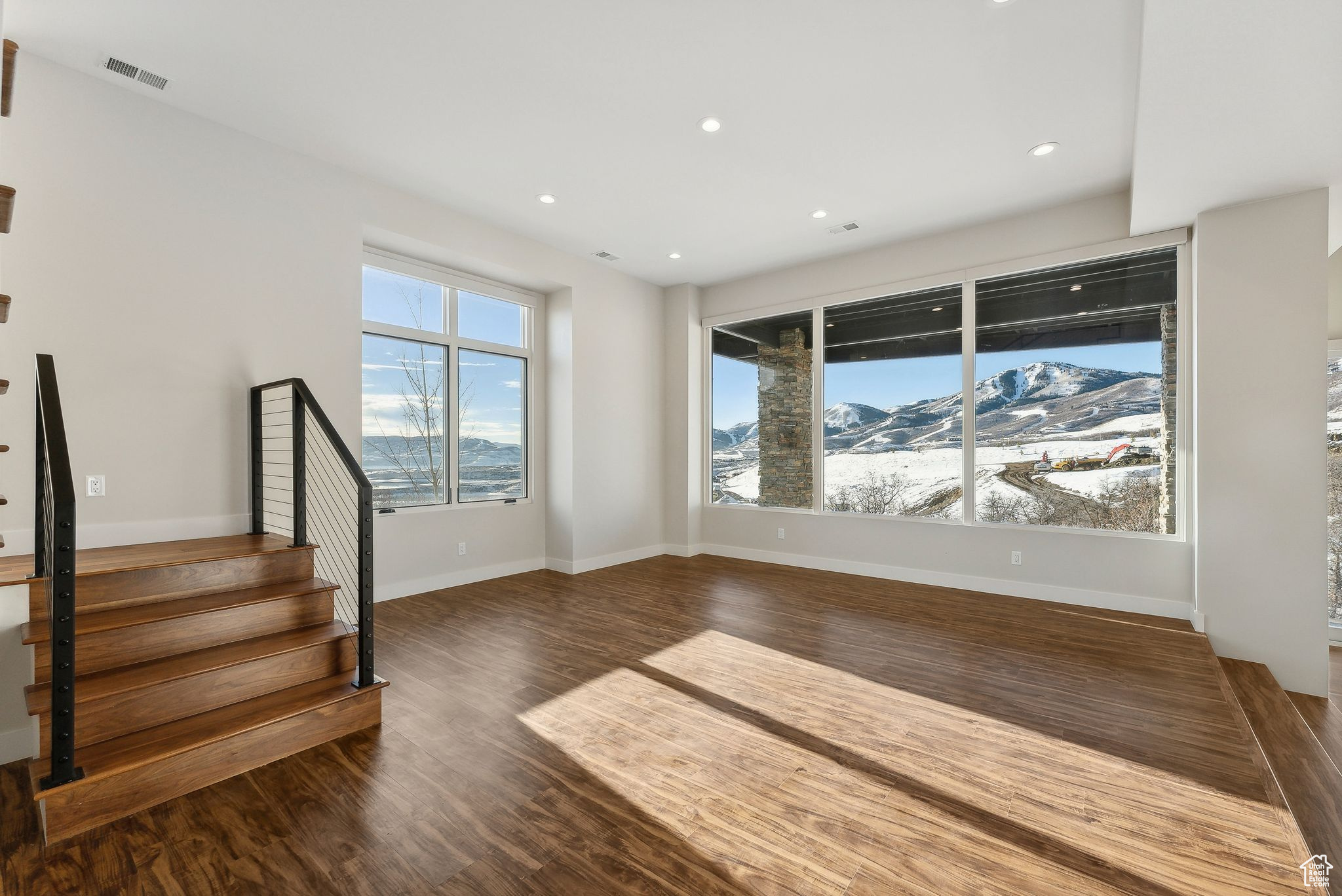 1307 W SKYRIDGE DR