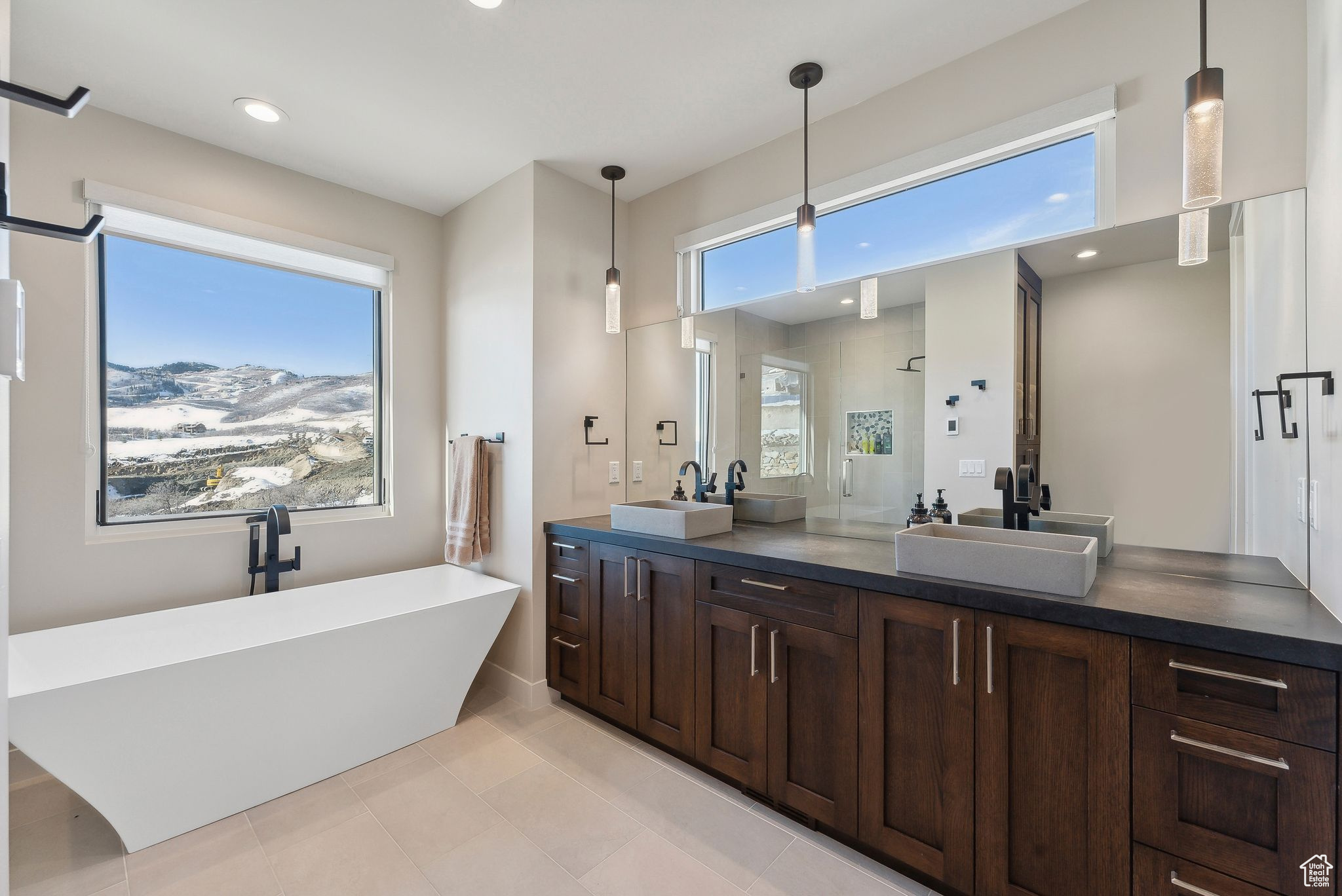 1307 W SKYRIDGE DR