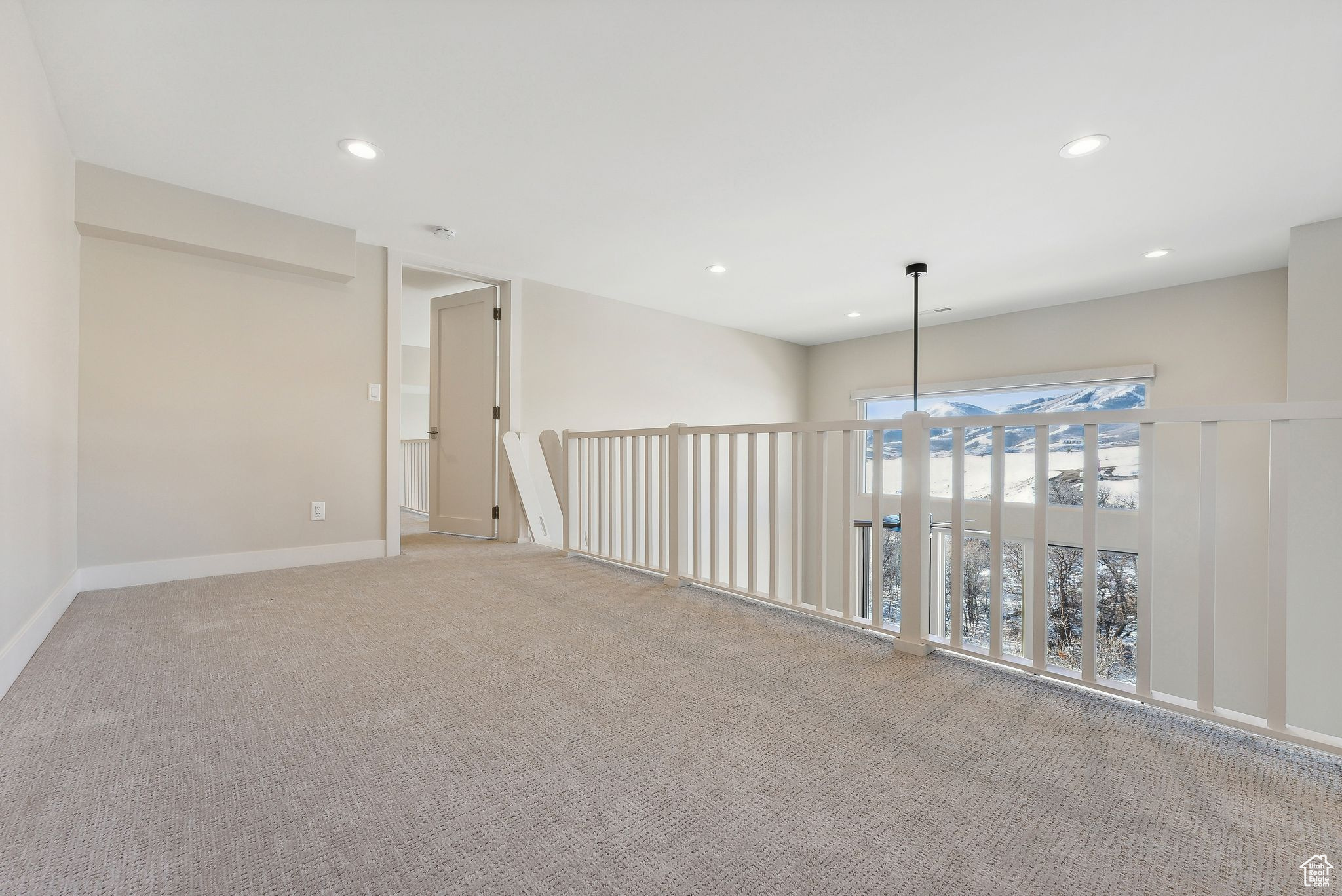 1307 W SKYRIDGE DR