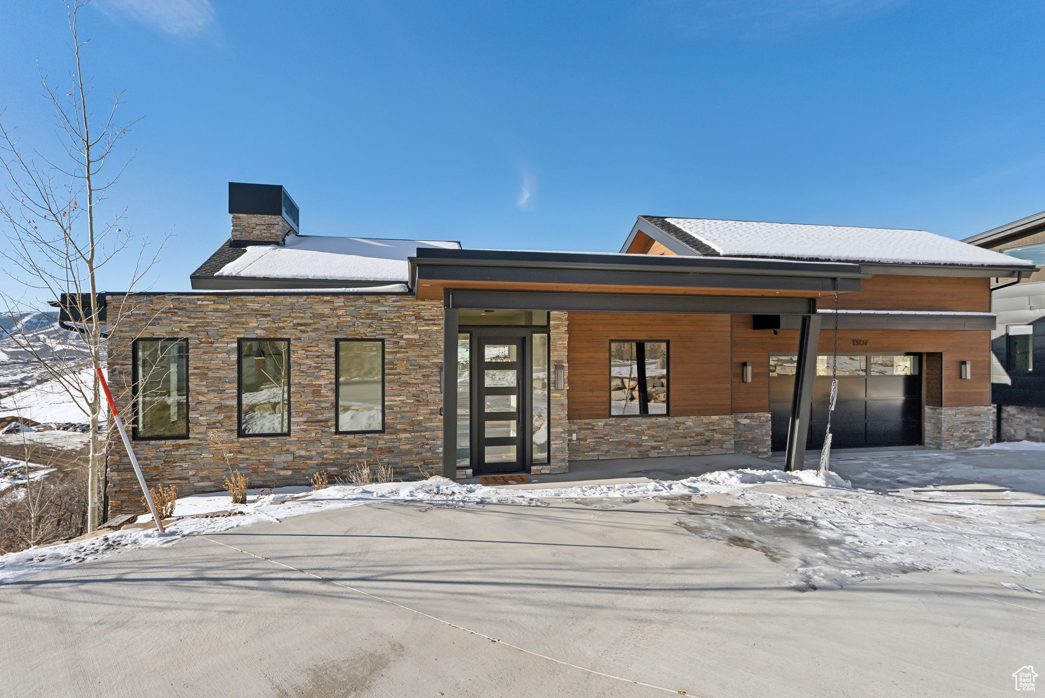 1307 W SKYRIDGE DR