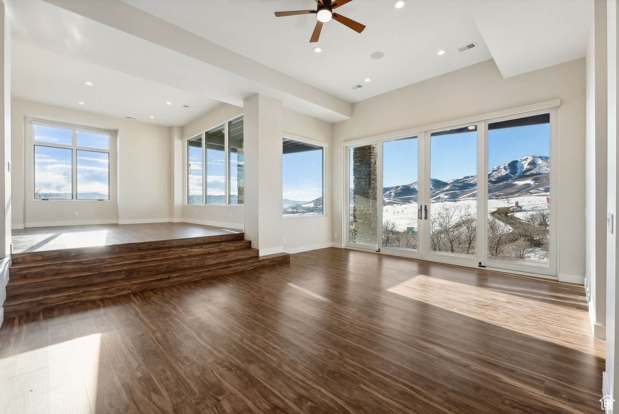 1307 W SKYRIDGE DR