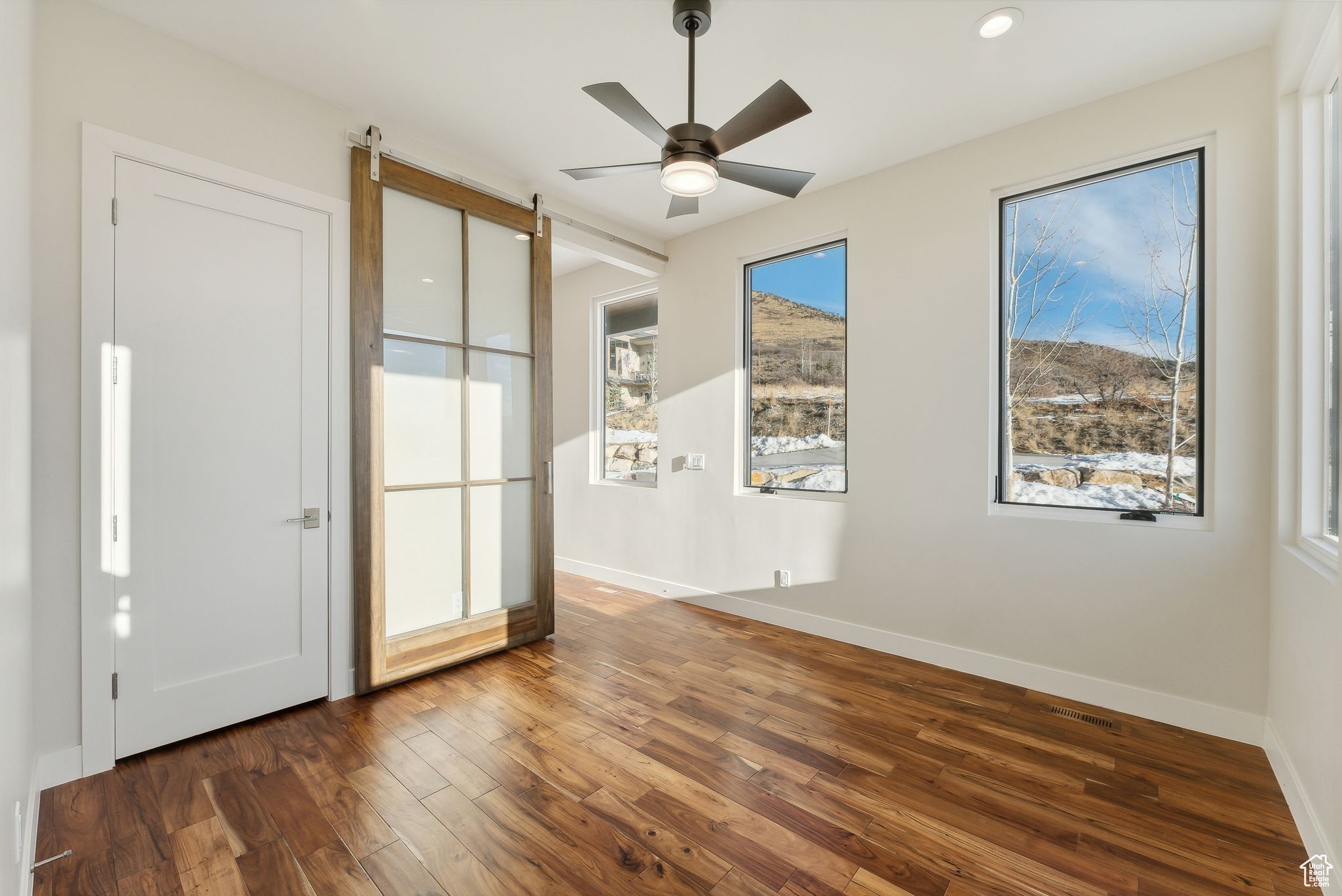 1307 W SKYRIDGE DR