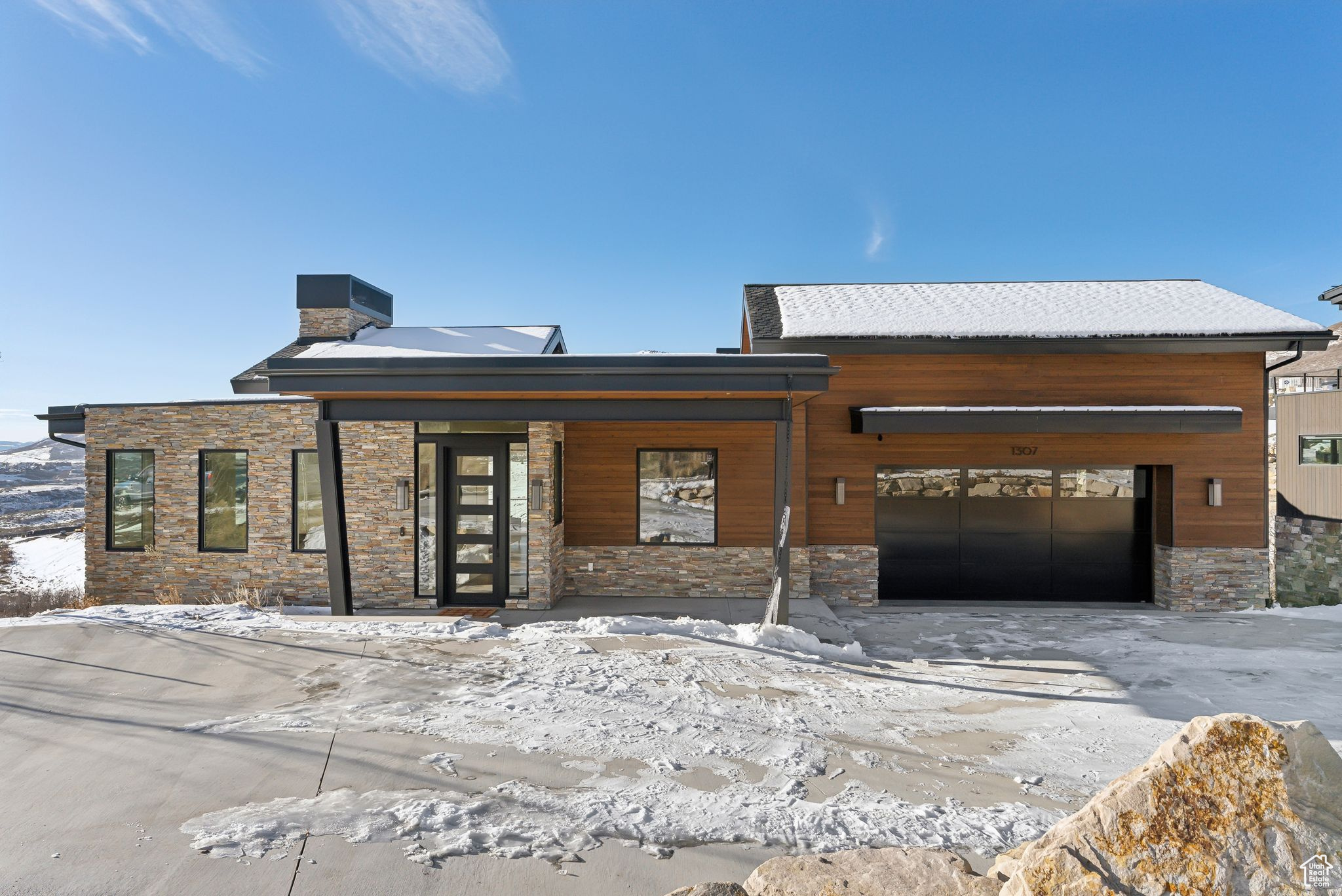 1307 W SKYRIDGE DR