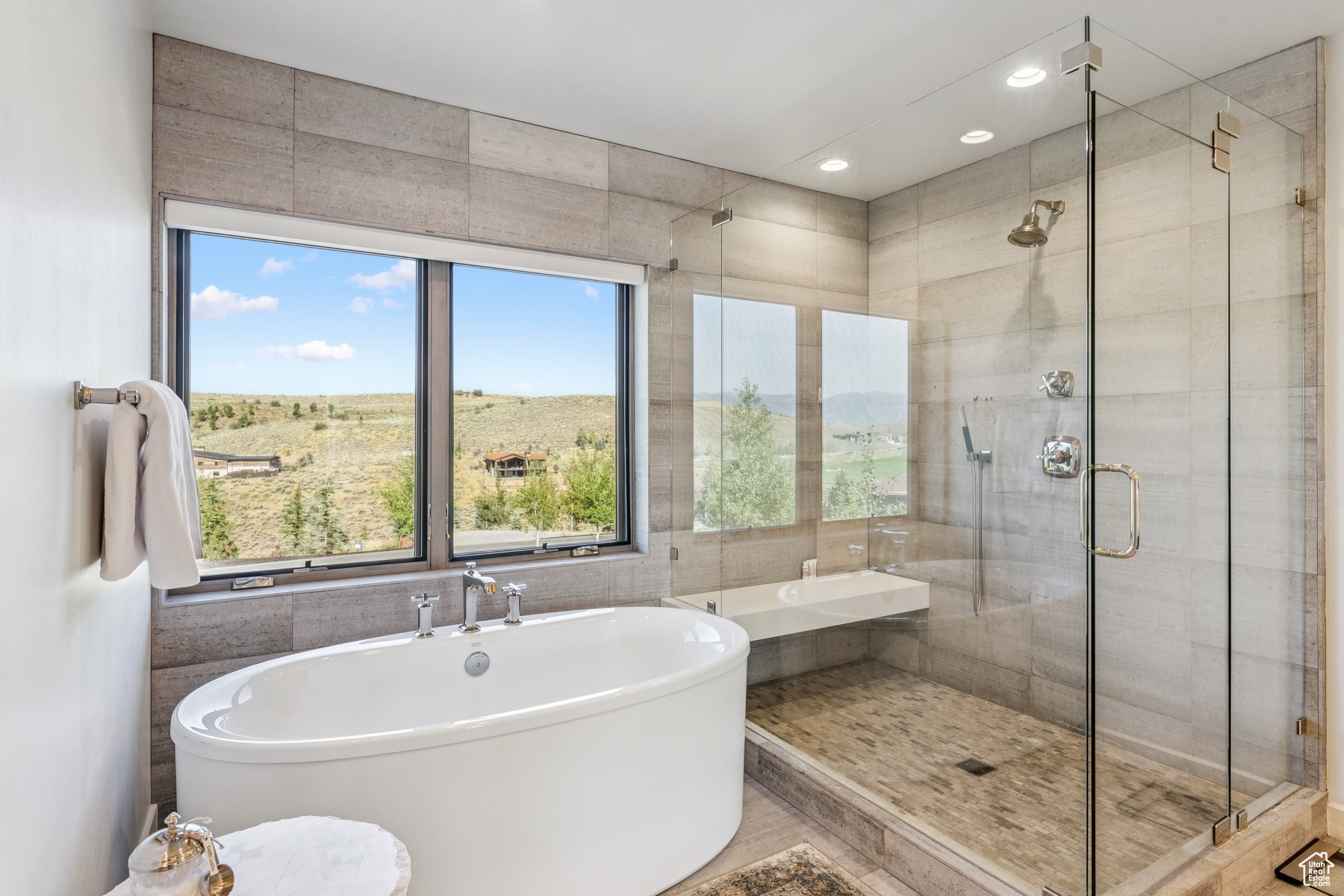 6458 GOLDEN BEAR LOOP