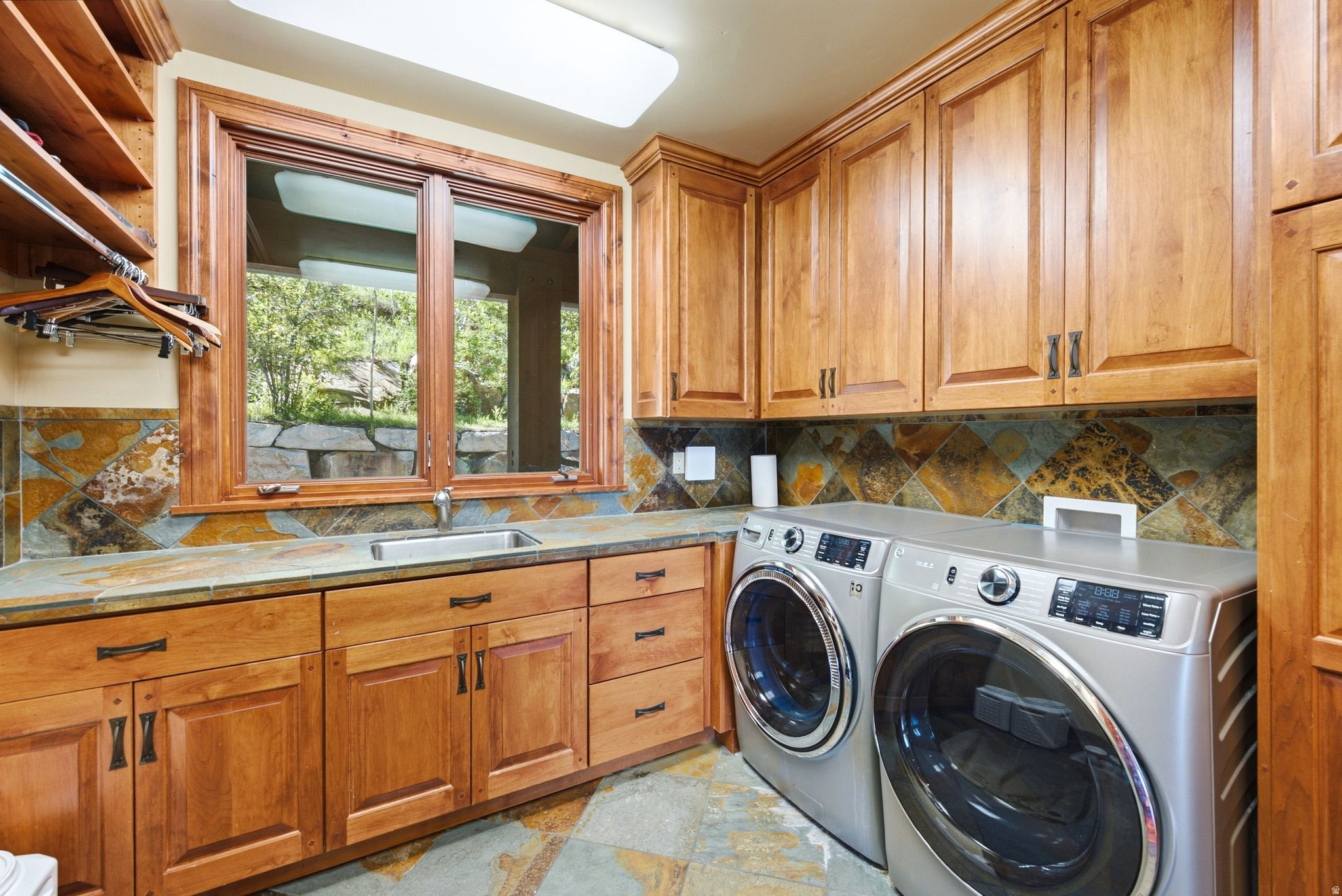 39 WHITE PINE CANYON RD