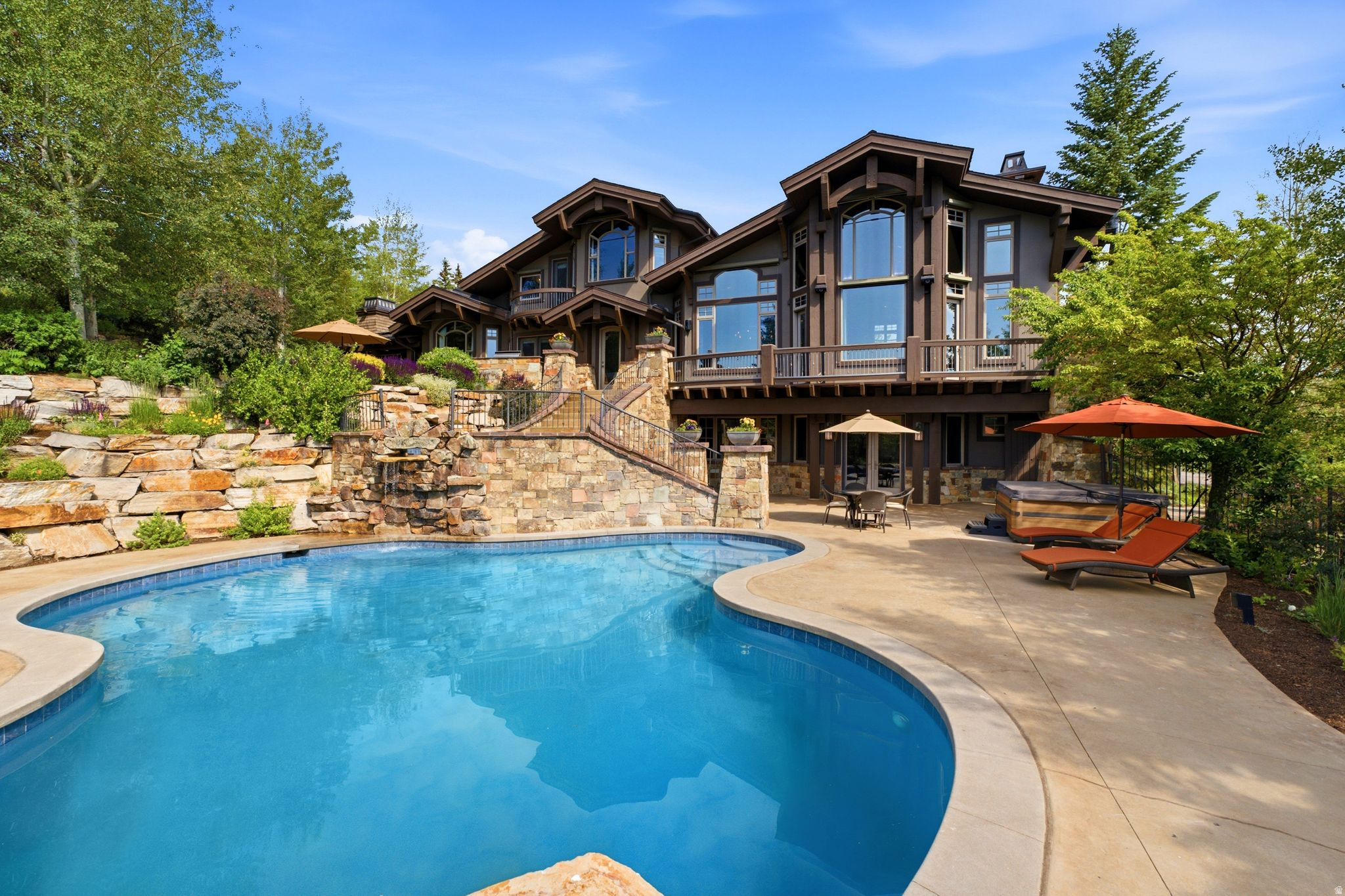 35 SANDSTONE CV
