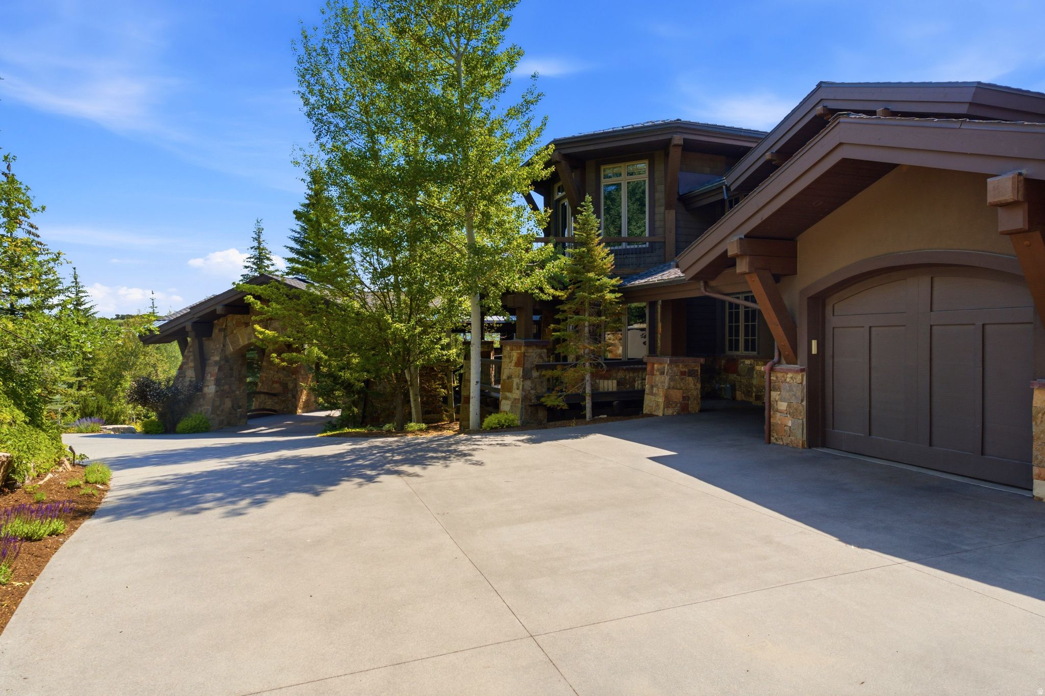 35 SANDSTONE CV