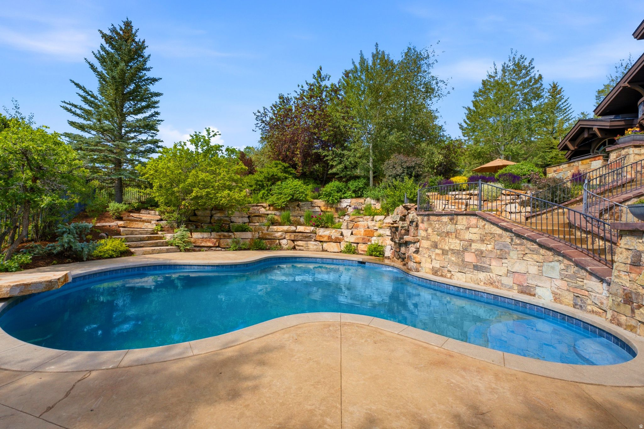 35 SANDSTONE CV