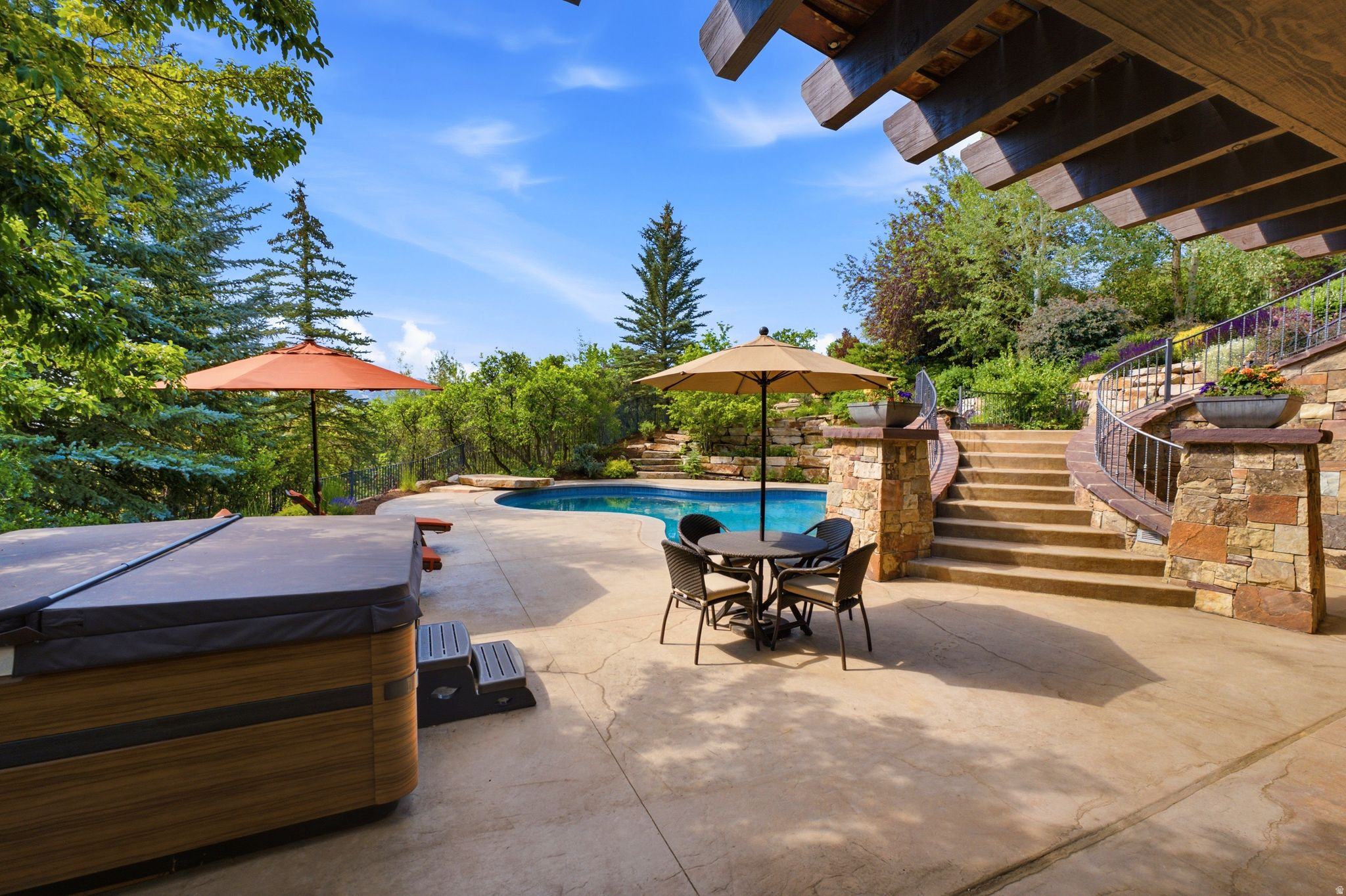 35 SANDSTONE CV